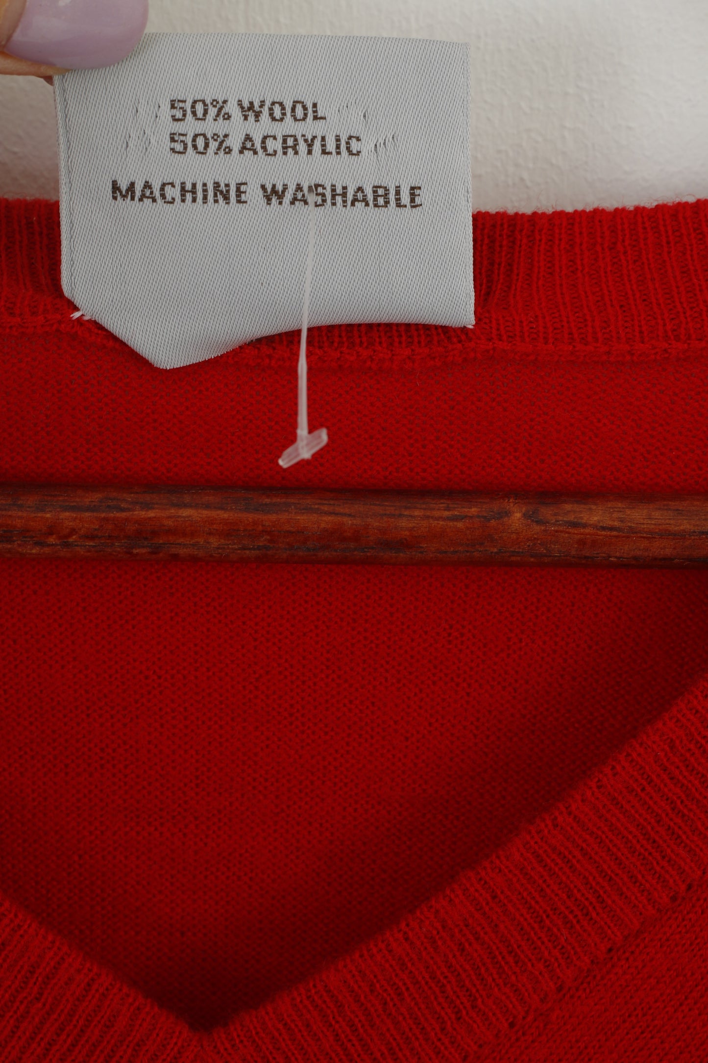 Jaeger Sportsman Men XL (M)  Jumper Red Wool Vintage V Neck Classic Sweater