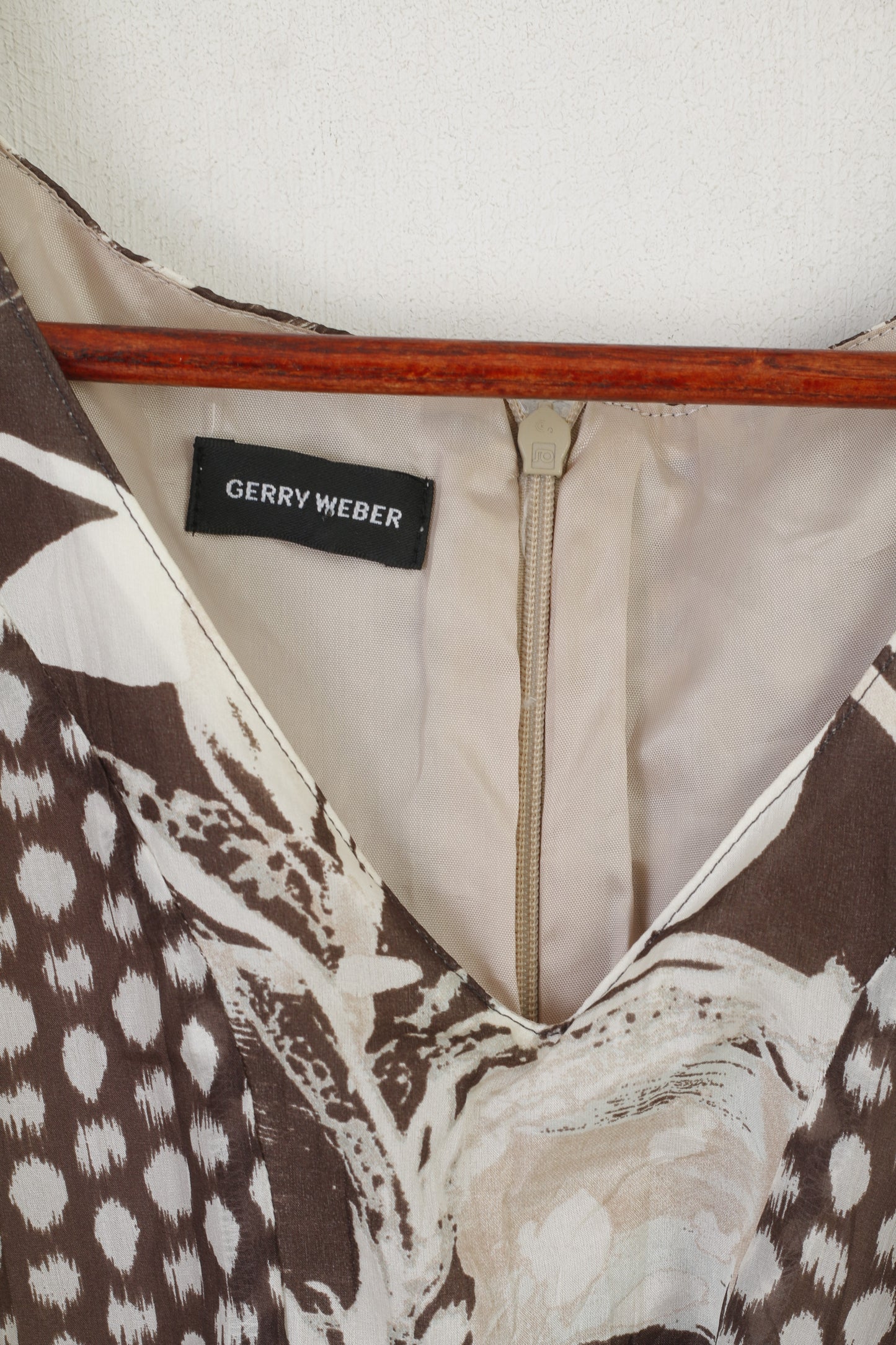 Gerry Weber Women 20 46 Dress Brown 100% Silk Multi Printed V Neck Elegant