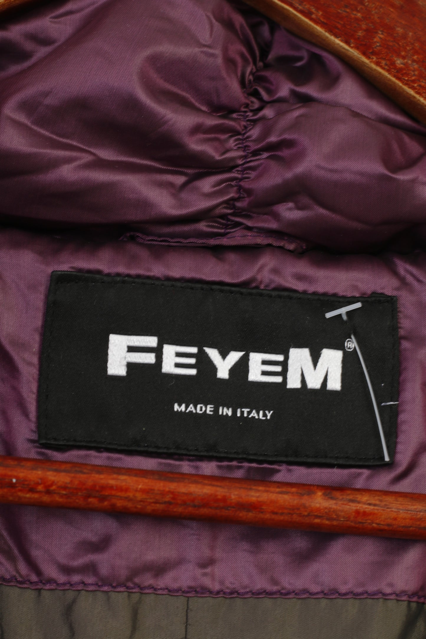 Giacca da donna Feyem viola nylon lucido imbottita lunga realizzata in Italia con cerniera intera colletto con bottoni a pressione