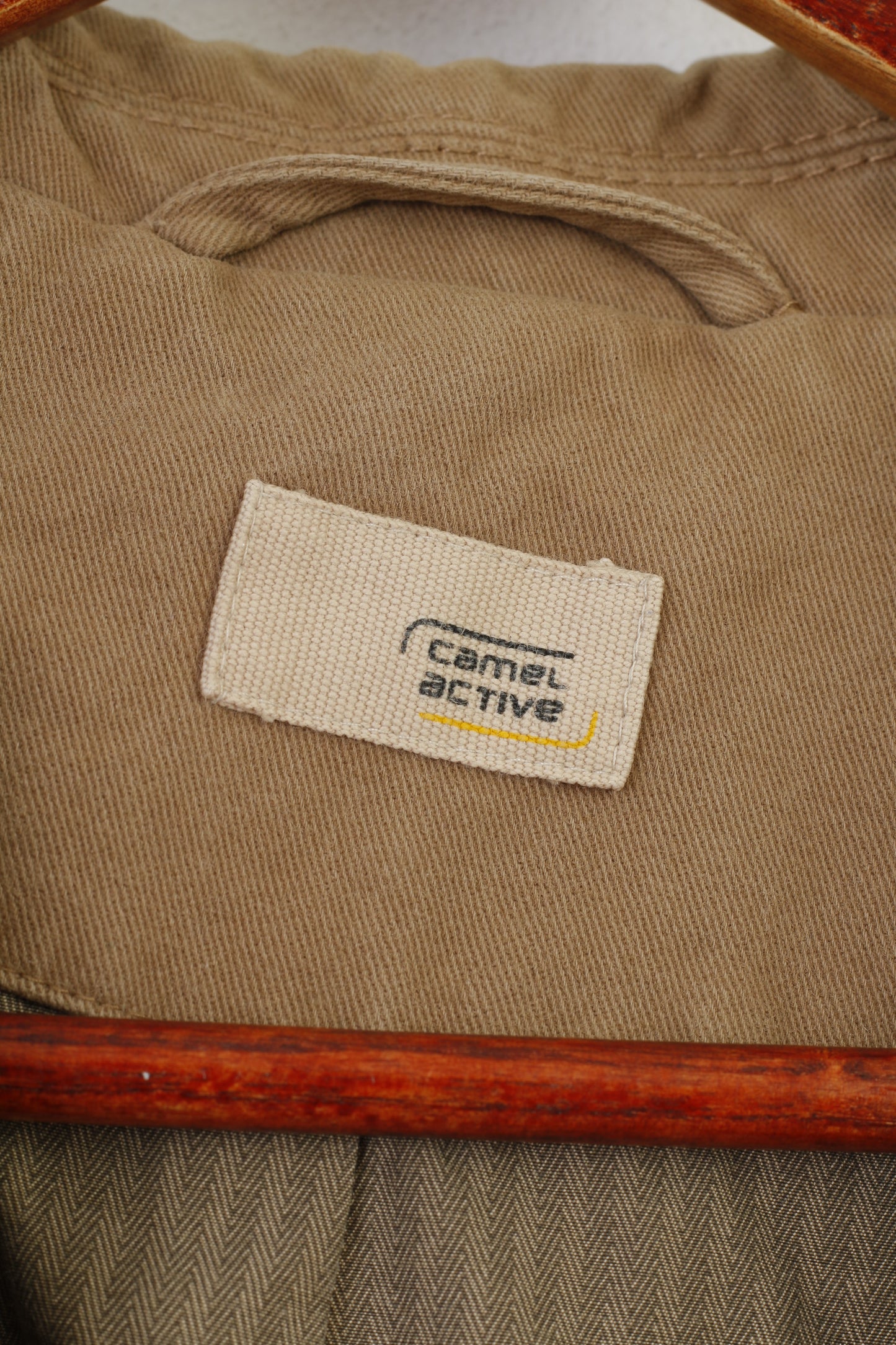 Giacca da uomo 24 Camel Active con fondo beige Giacca con tasche vintage in cotone classico monopetto