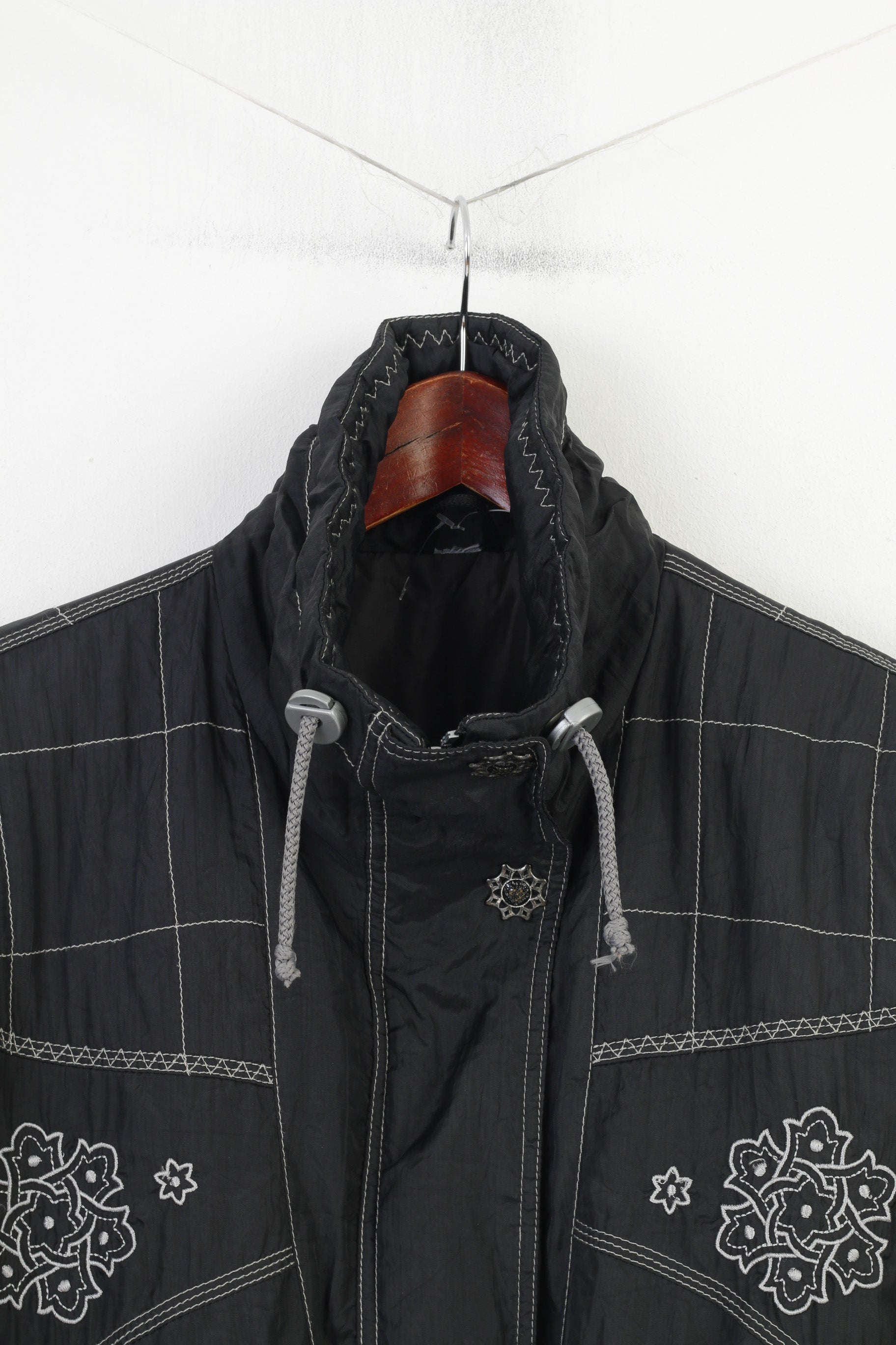 Vintage Women XL Jacket Black Shoulder Pads Full Zipper Nylon Waterproof Padded Vintage Embroidery Top