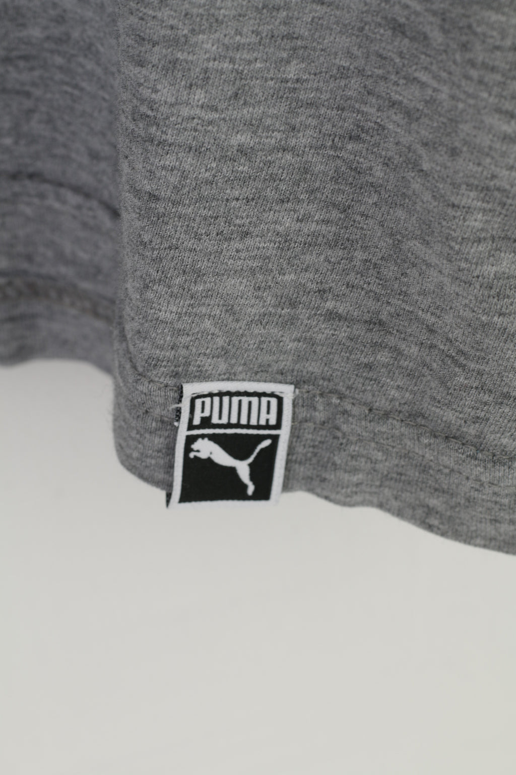 T-shirt Puma da uomo L. Top girocollo sportivo in cotone grigio con grafica grafica
