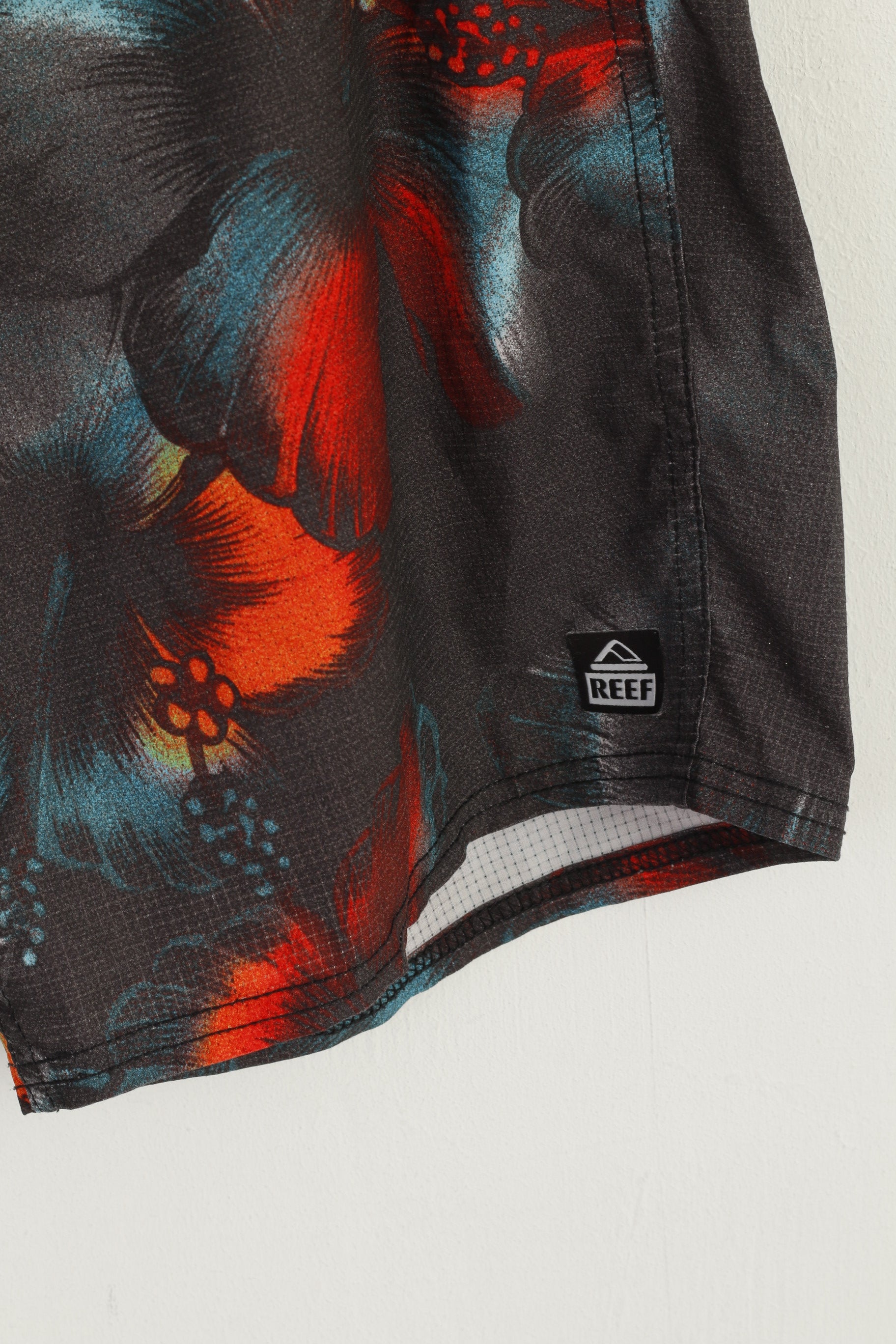 Reef Men 33 Shorts Multicolor Surf Sportswear Summer Bermuda