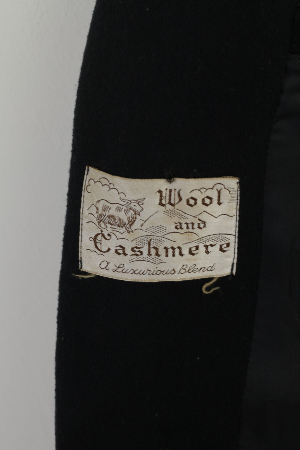 Burton Men M Coat Black Wool Cashmere Blend Vintage Made in Hungary Classic Top