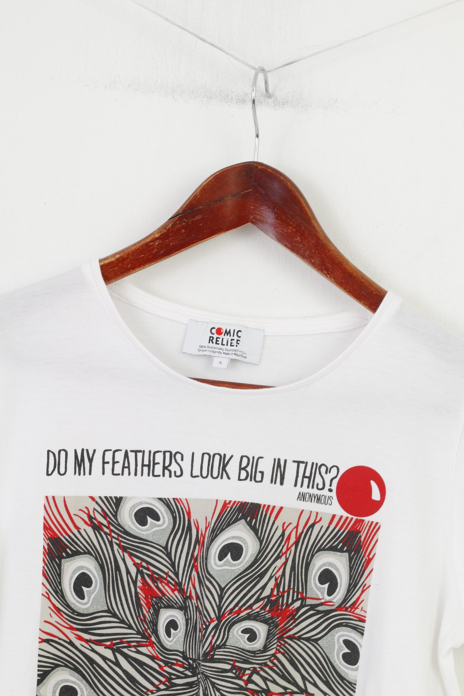 T-shirt da donna Comic Relief Matthew Williamson Le mie piume sembrano grandi in questo top vintage grafico bianco rosso