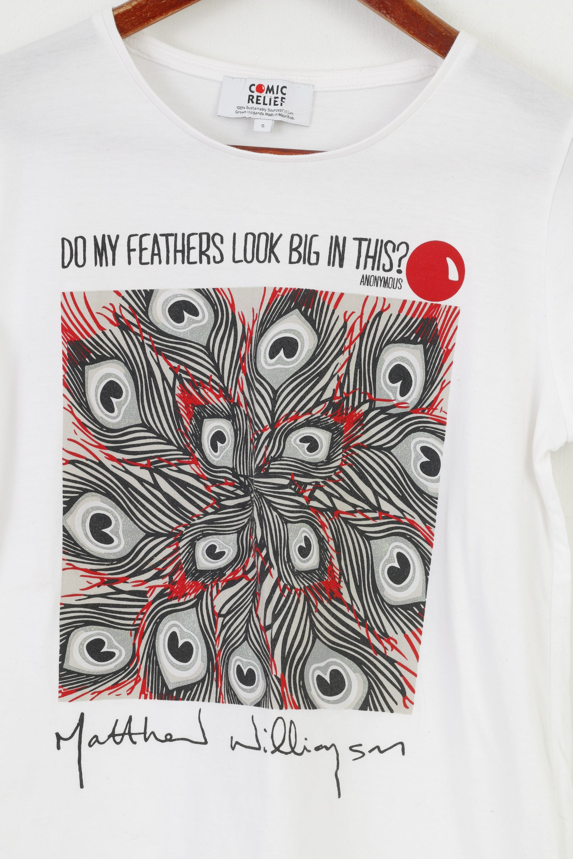 T-shirt da donna Comic Relief Matthew Williamson Le mie piume sembrano grandi in questo top vintage grafico bianco rosso