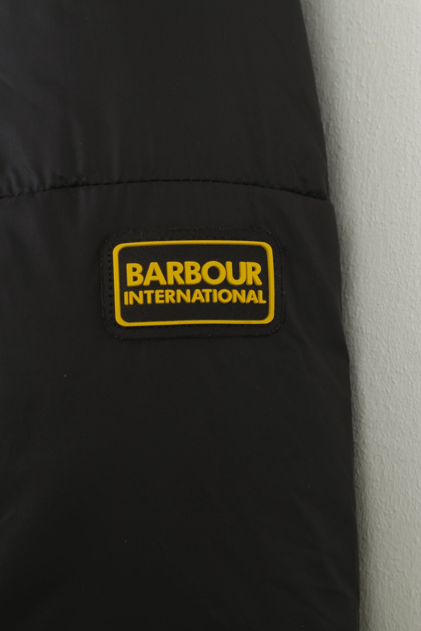 Barbour International Woman 12 38 M Veste noire rembourrée avec fermeture éclair complète en nylon imperméable