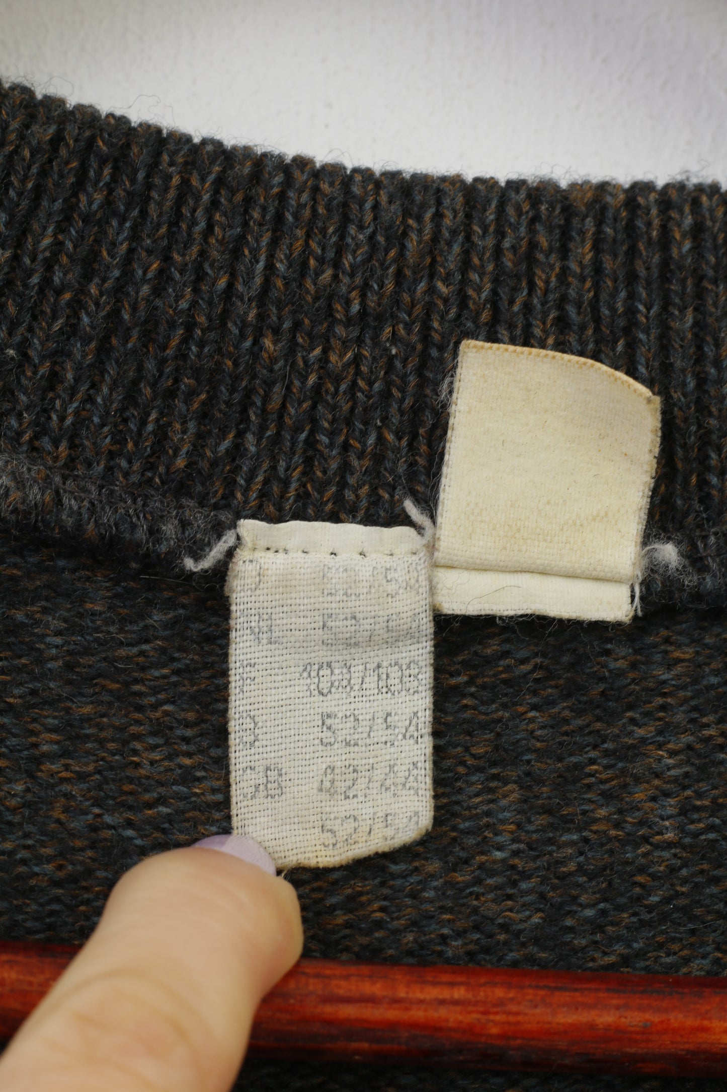 Vintage Men 42 L Jumper V Neck Grey Wool Geometric Print Winter Vintage Top