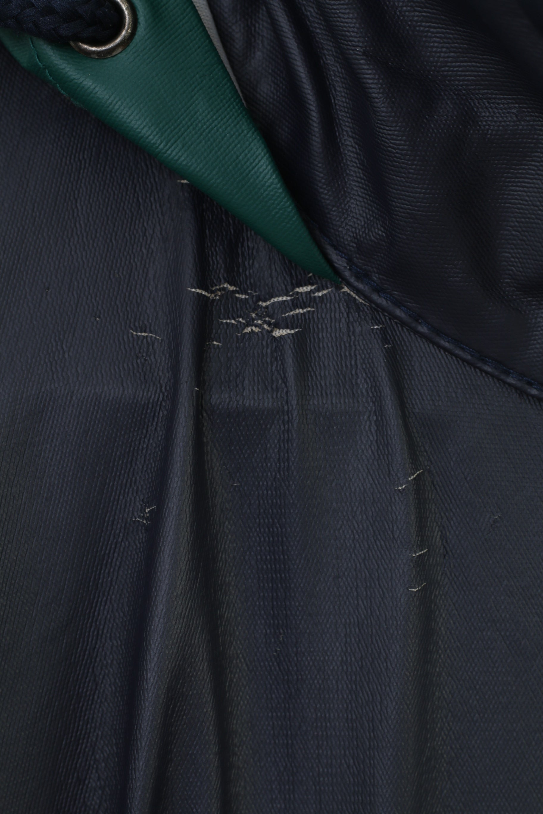 Giacca da uomo Helly Hansen blu scuro vintage lucido in poliuretano con cerniera intera parte superiore impermeabile per esterni