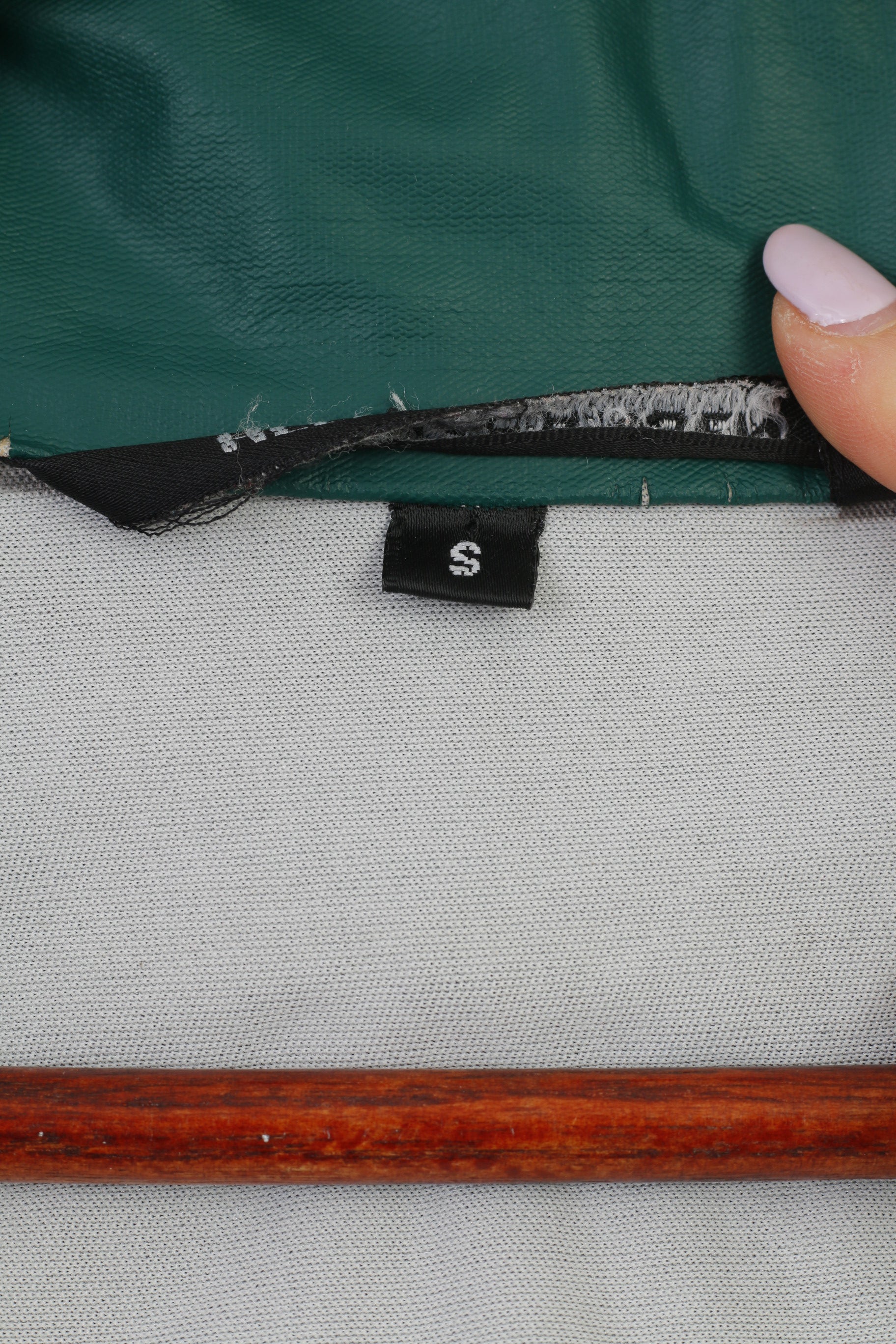 Giacca da uomo Helly Hansen blu scuro vintage lucido in poliuretano con cerniera intera parte superiore impermeabile per esterni