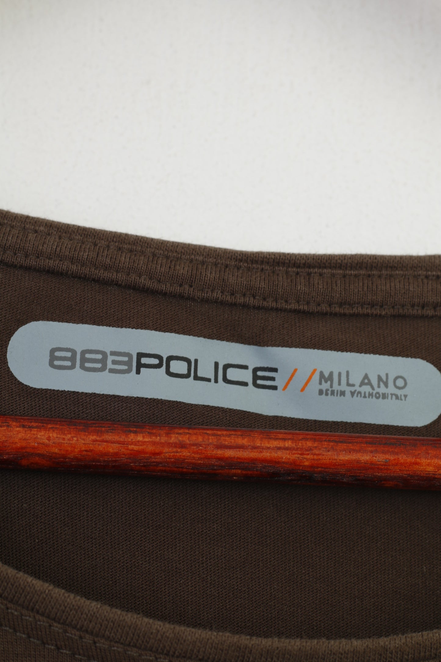 T-shirt da uomo 883 Police Maglietta casual con graffiti grafici in cotone marrone 