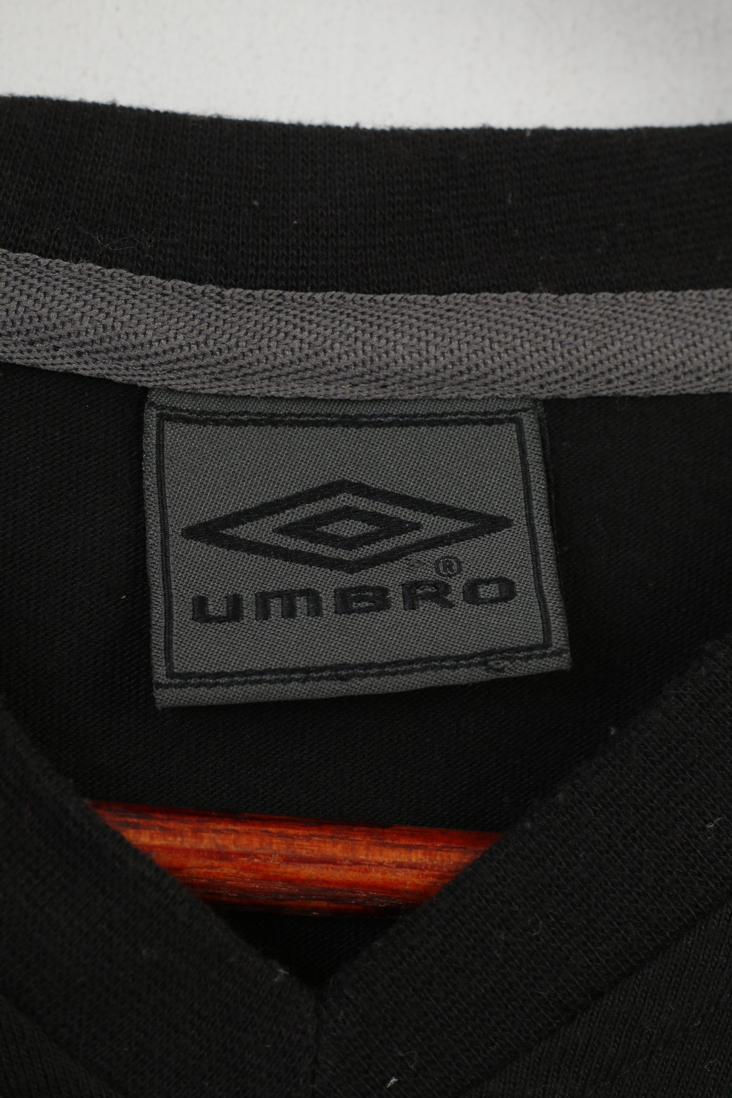 Umbro Men M Shirt Black Cotton Vintage Blend V Neck  Fit Sport Top