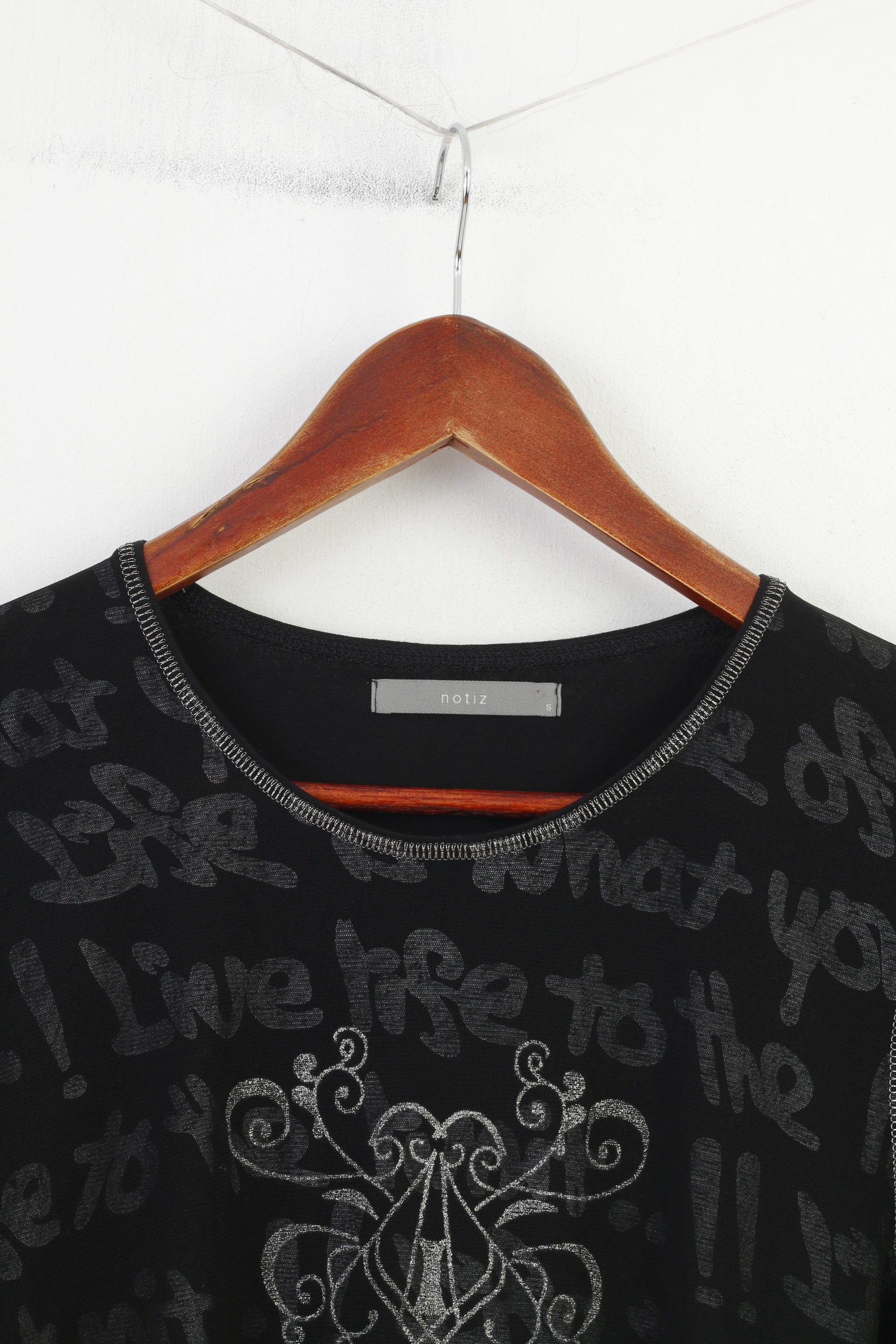 Notiz Maglietta da donna a maniche lunghe con grafica in rete nera, girocollo, top elasticizzato vintage 