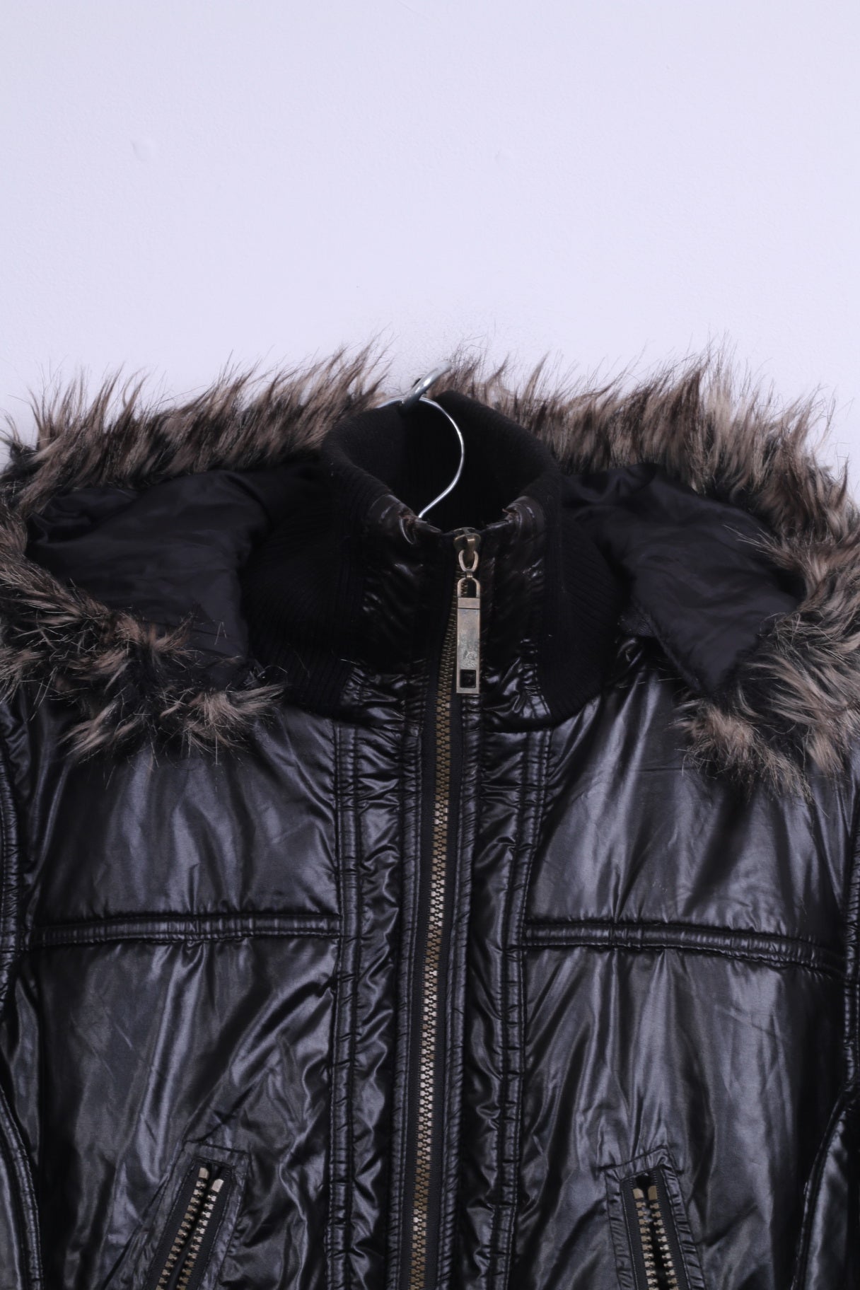 Giacca da motociclista in pelliccia con cappuccio imbottito nero lucido da donna Ere Fashion