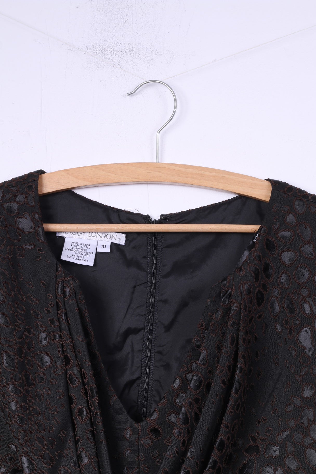 Maggy London Robe mi-longue élégante noire avec col en V pour femme 10 M 