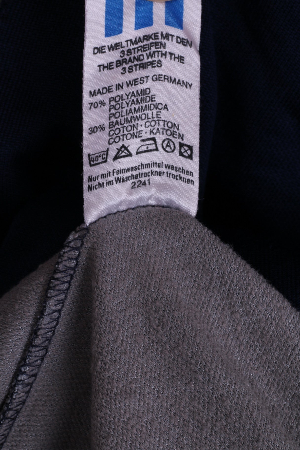 Adidas Sweat-shirt 50 M pour homme en nylon bleu marine vintage avec boutons détaillés et col en V