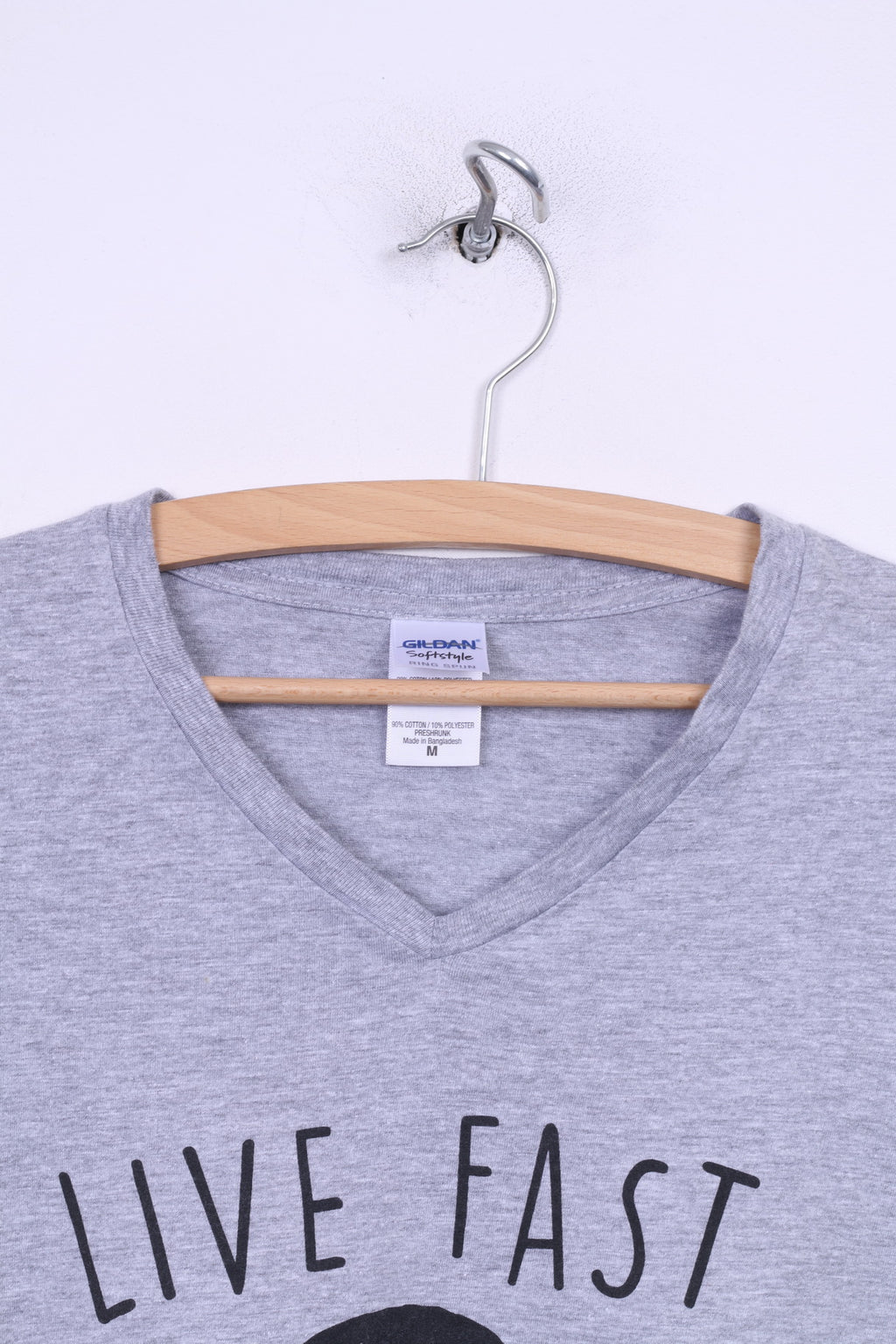 Gildan Heavy Cotton Mens M(S) T-Shirt V Neck Grey Graphic Live Fast Cause It Wont Last Summer Top