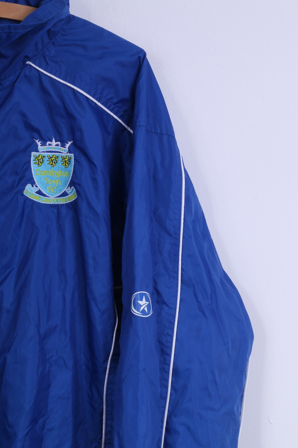 Giacca PROSTAR da uomo XL in nylon blu con cappuccio nascosto Cramlington Town FC