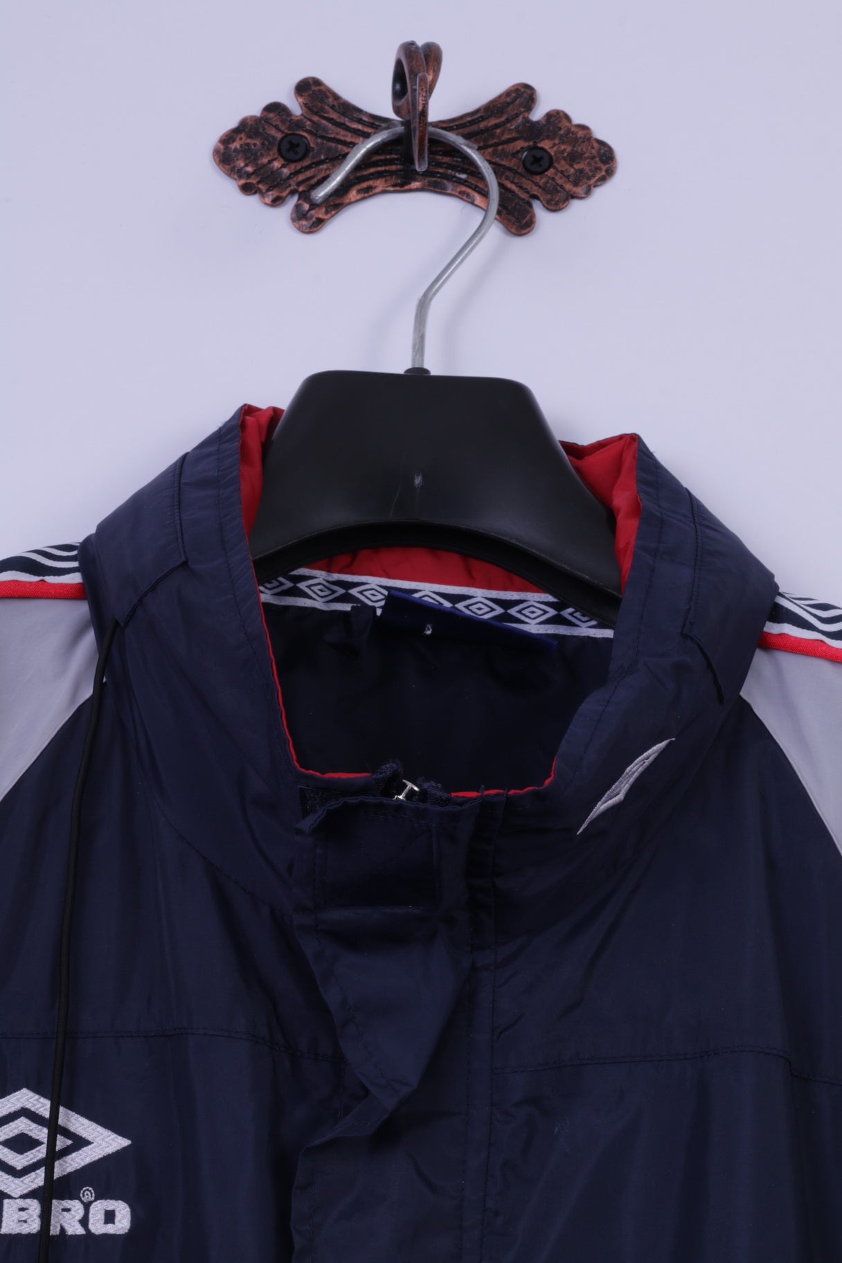 Umbro Giacca da uomo M in nylon blu scuro impermeabile con cappuccio nascosto Abbigliamento sportivo Top attivo