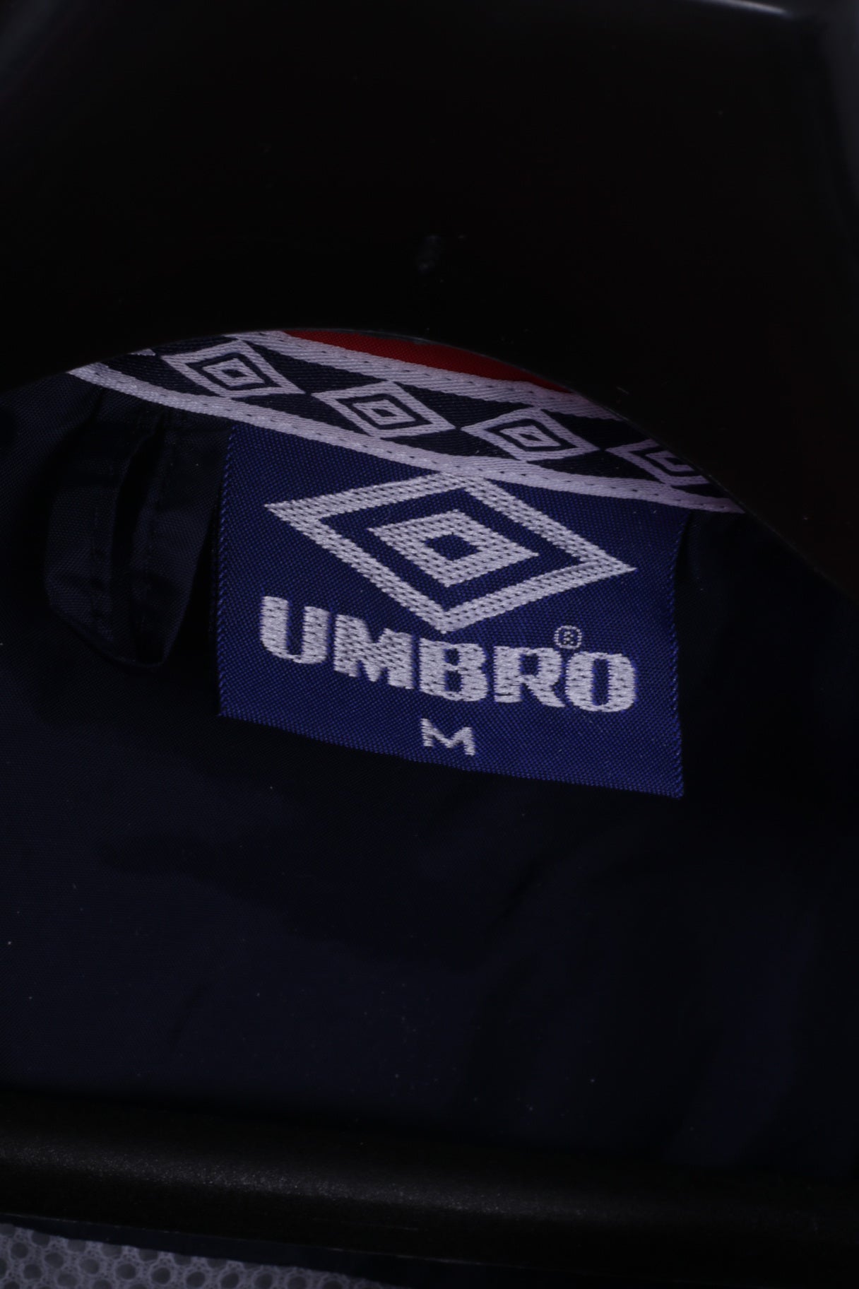 Umbro Giacca da uomo M in nylon blu scuro impermeabile con cappuccio nascosto Abbigliamento sportivo Top attivo