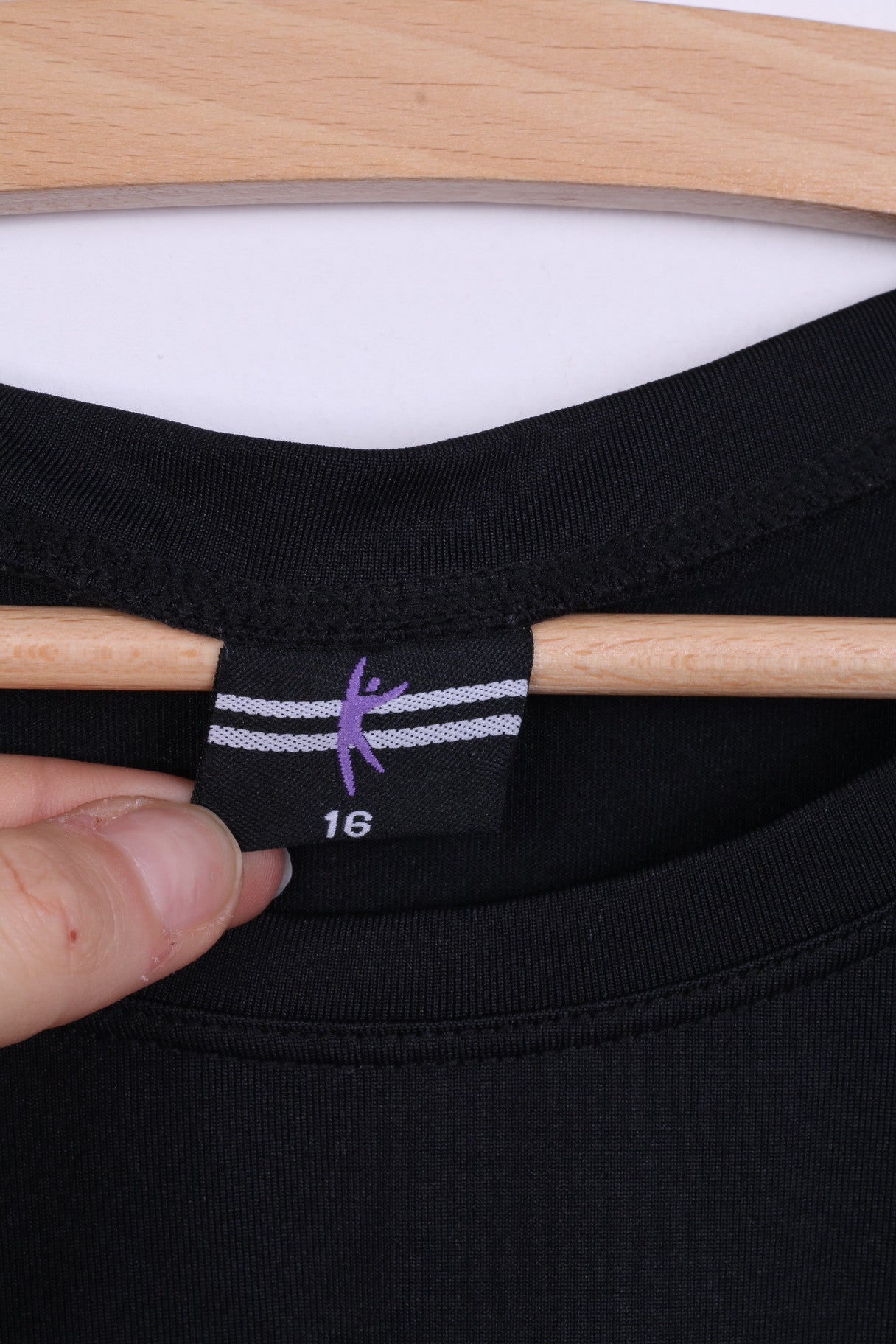 Womens 16 L Sleeveless Black Polyester Sport Tank Top