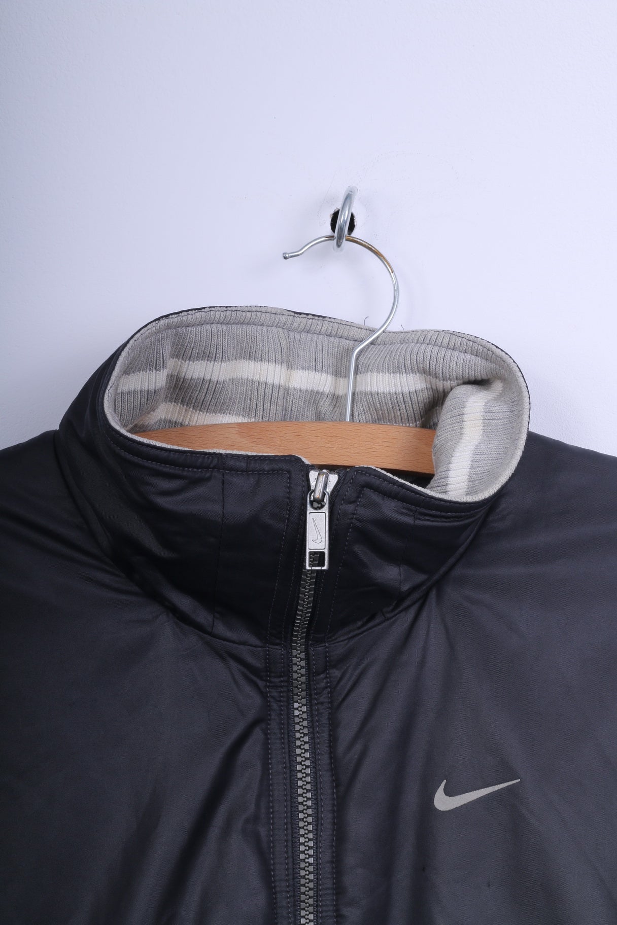 Nike Womens L 173 (M) Jacket Grey Zip Up Padded Fitted Top Just Do It