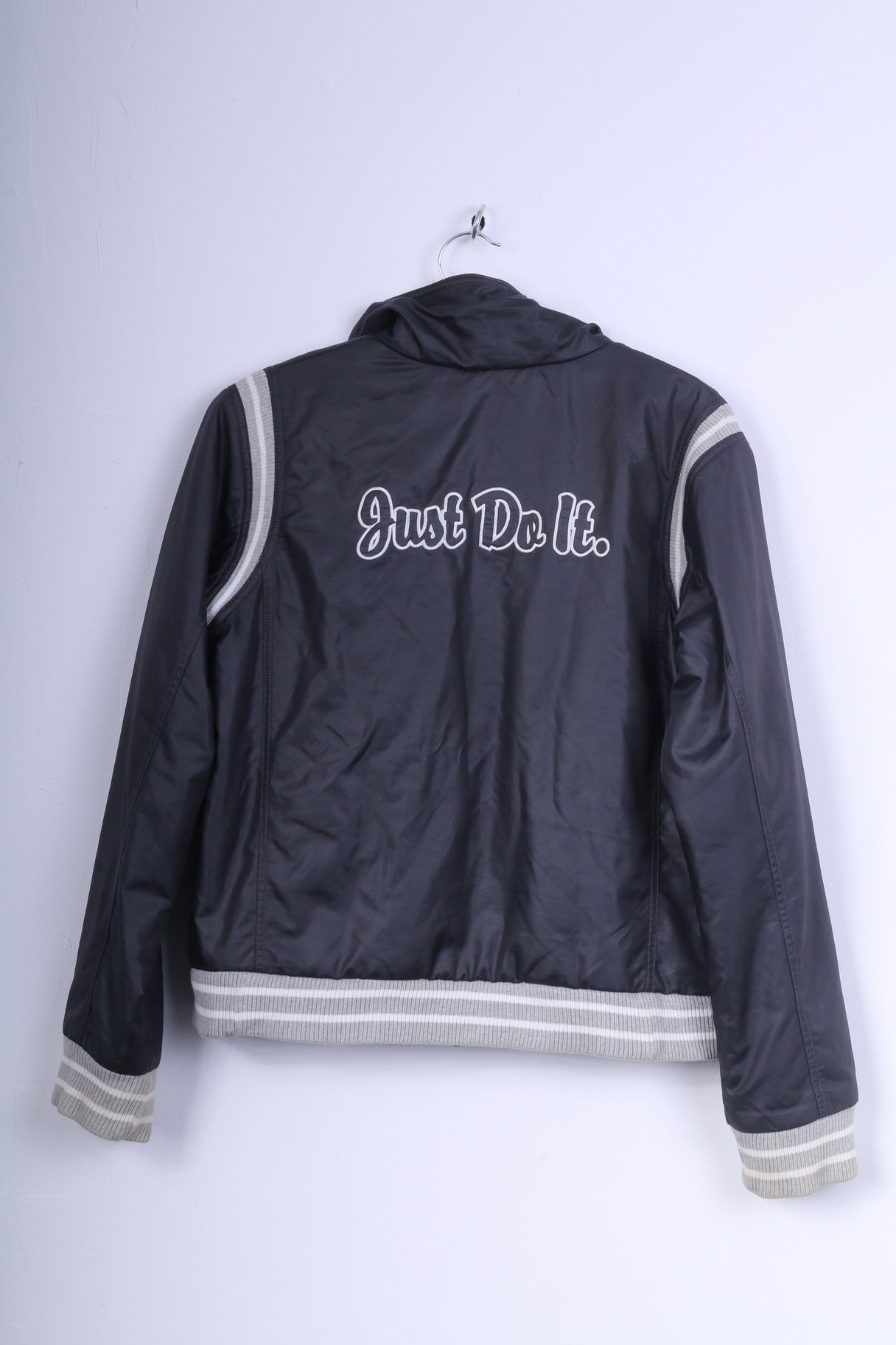 Nike Womens L 173 (M) Jacket Grey Zip Up Padded Fitted Top Just Do It