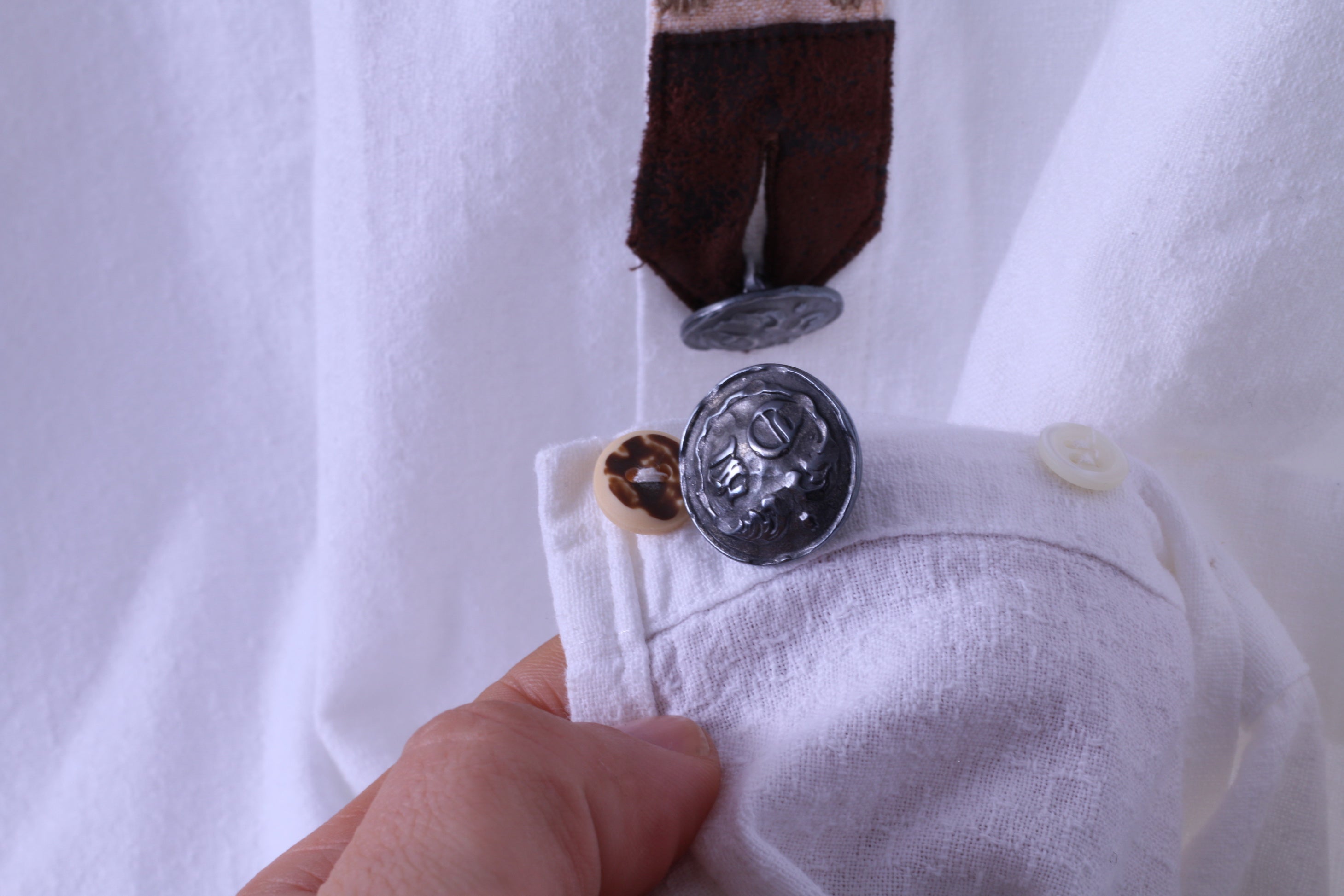 LANDHAUS C&amp;A Naturally Chemise décontractée XL 43/44 pour homme en coton blanc avec broderie Tyrol