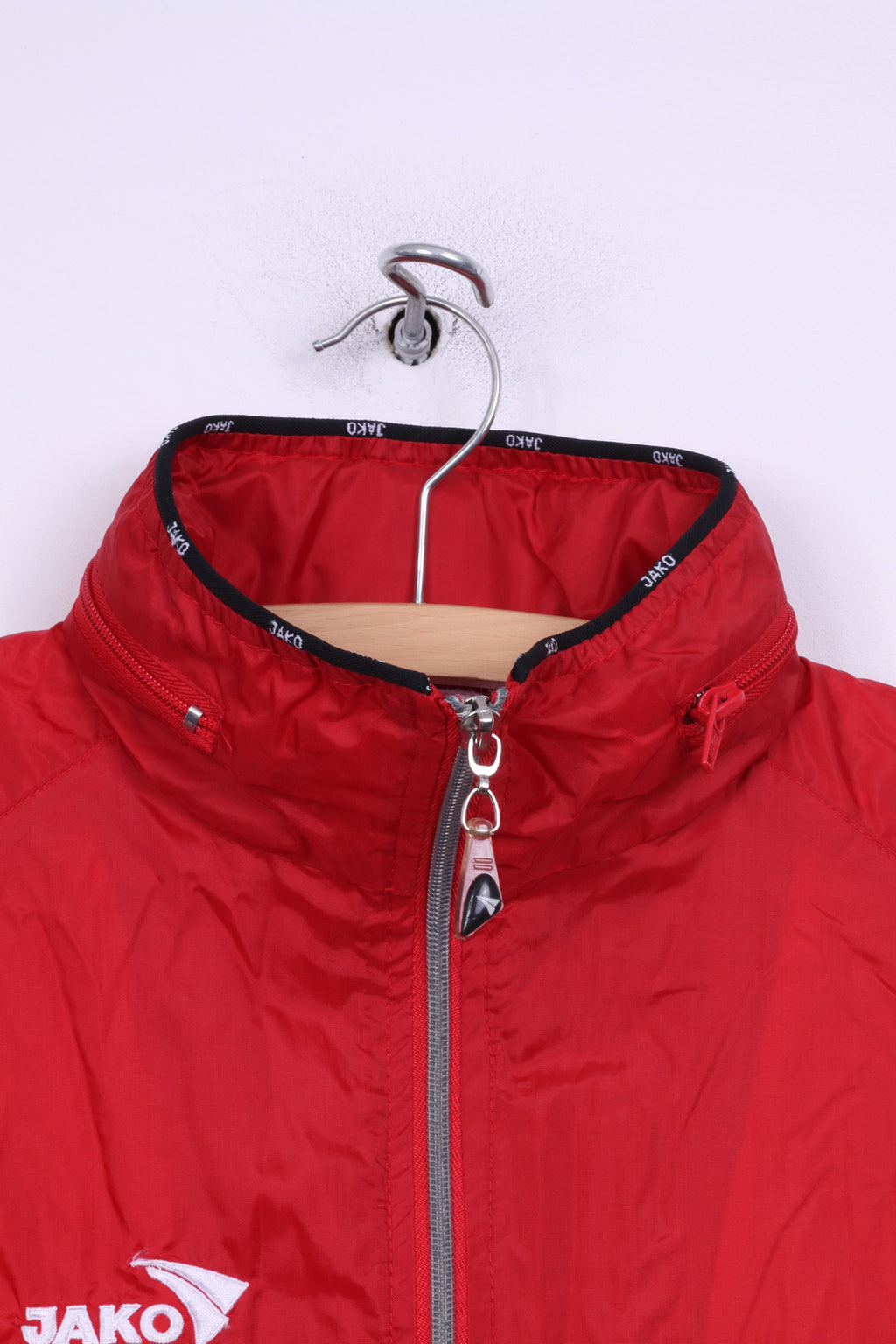 Jako Boys 152 Veste légère en nylon imperméable vêtements de sport fermeture éclair complète capuche cachée rouge