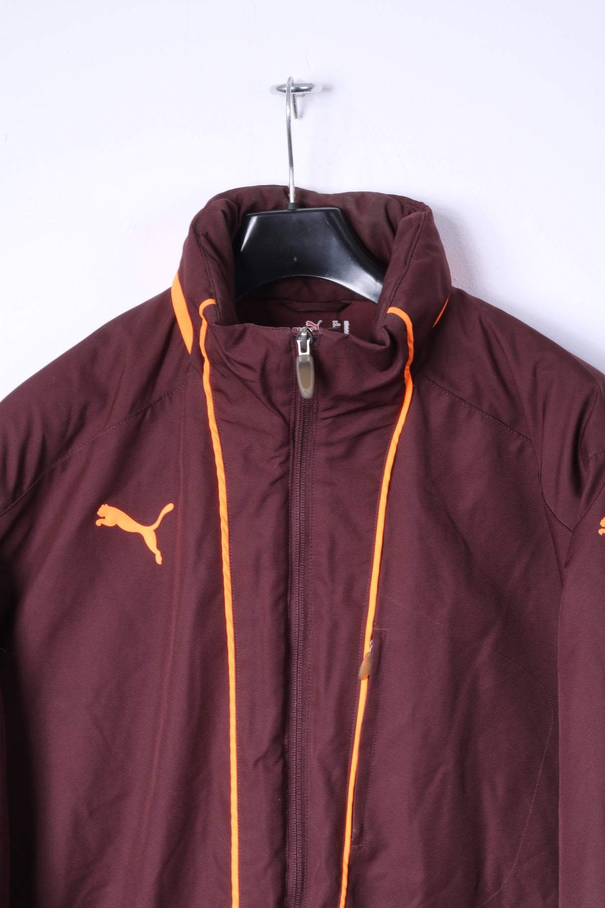 Giacca PUMA XL da uomo marrone con cerniera intera, cappuccio nascosto imbottito, logo sportivo arancione, parte superiore