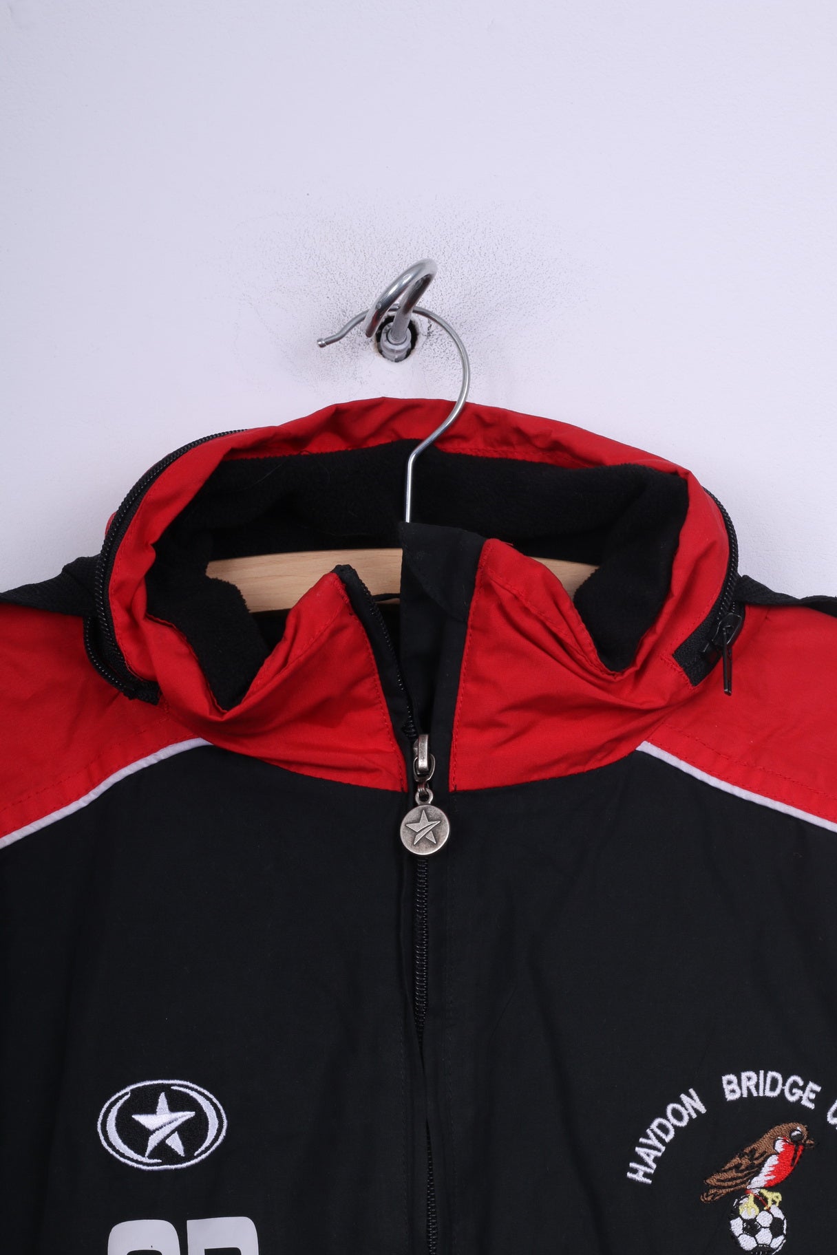 CR Haydon Bridge United AFC Giacca da uomo M Collo con zip Nero Abbigliamento sportivo Cappuccio nascosto imbottito 