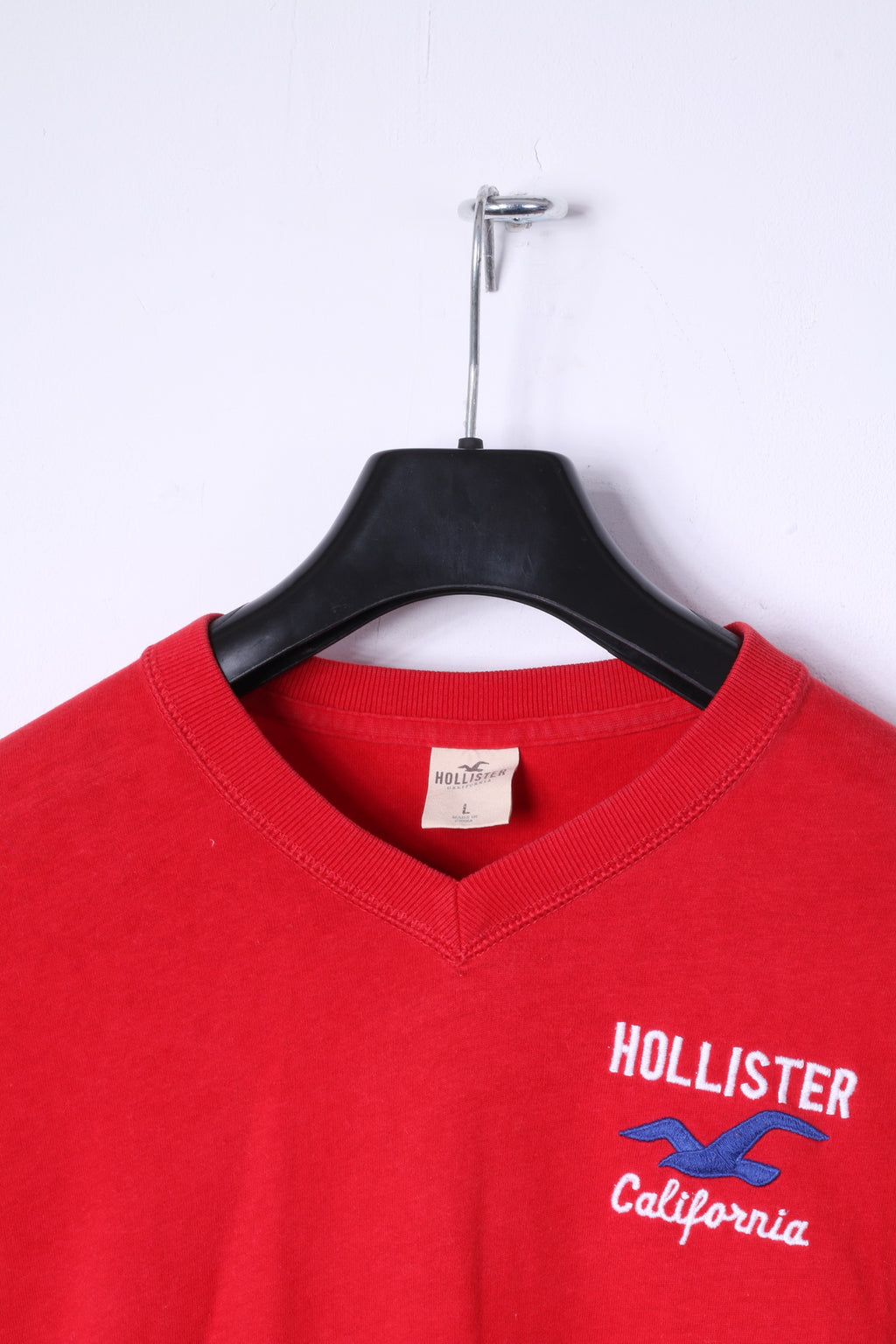Hollister California Mens L (M) T- Shirt Red Cotton V Neck Classic Top