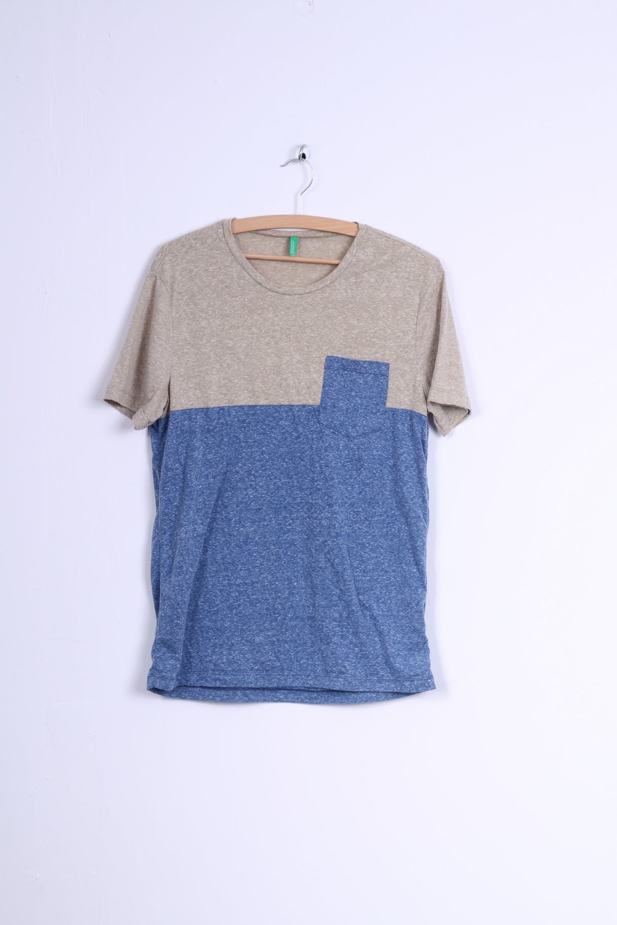 United Colors Of Benetton Mens M (S) Shirt Beige Blue Crew Neck One Pocket Casual Top