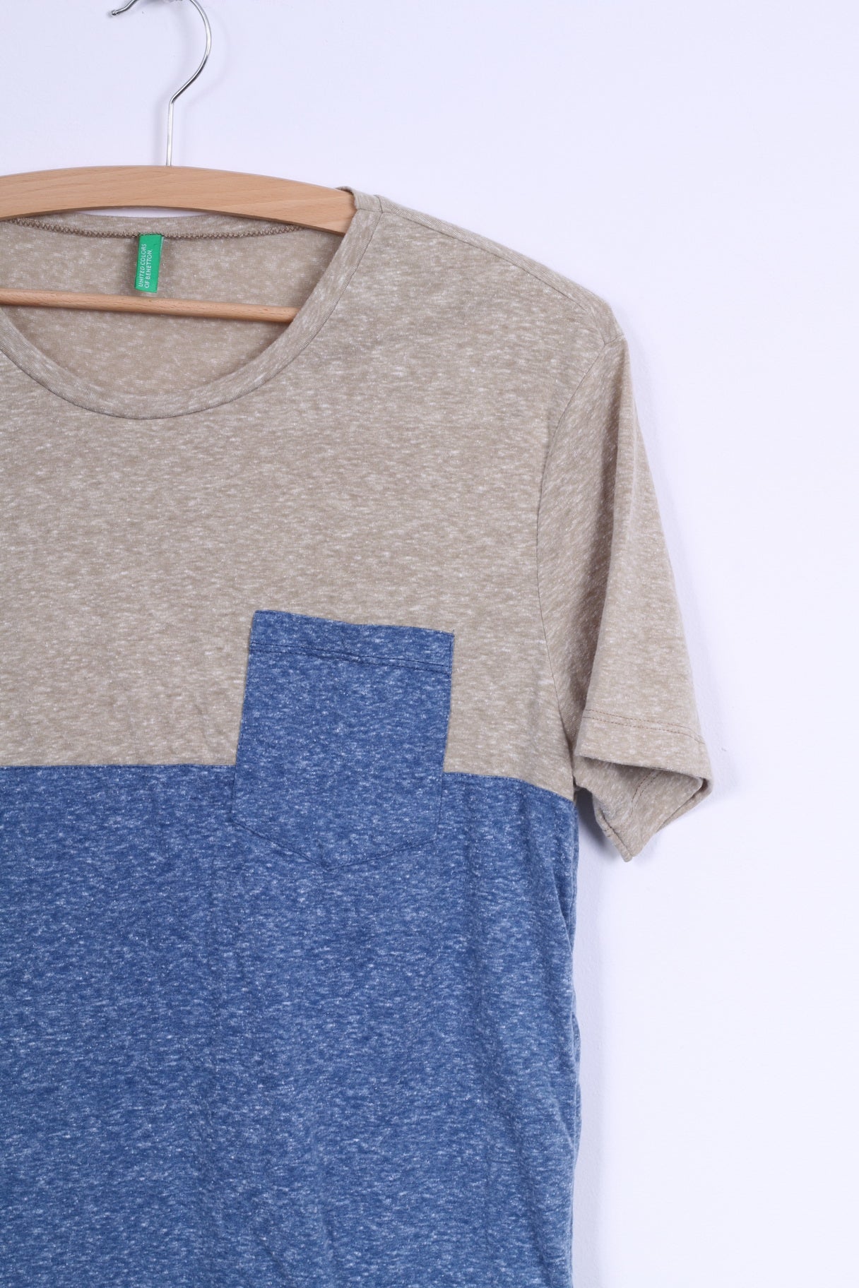 United Colors Of Benetton Mens M (S) Shirt Beige Blue Crew Neck One Pocket Casual Top