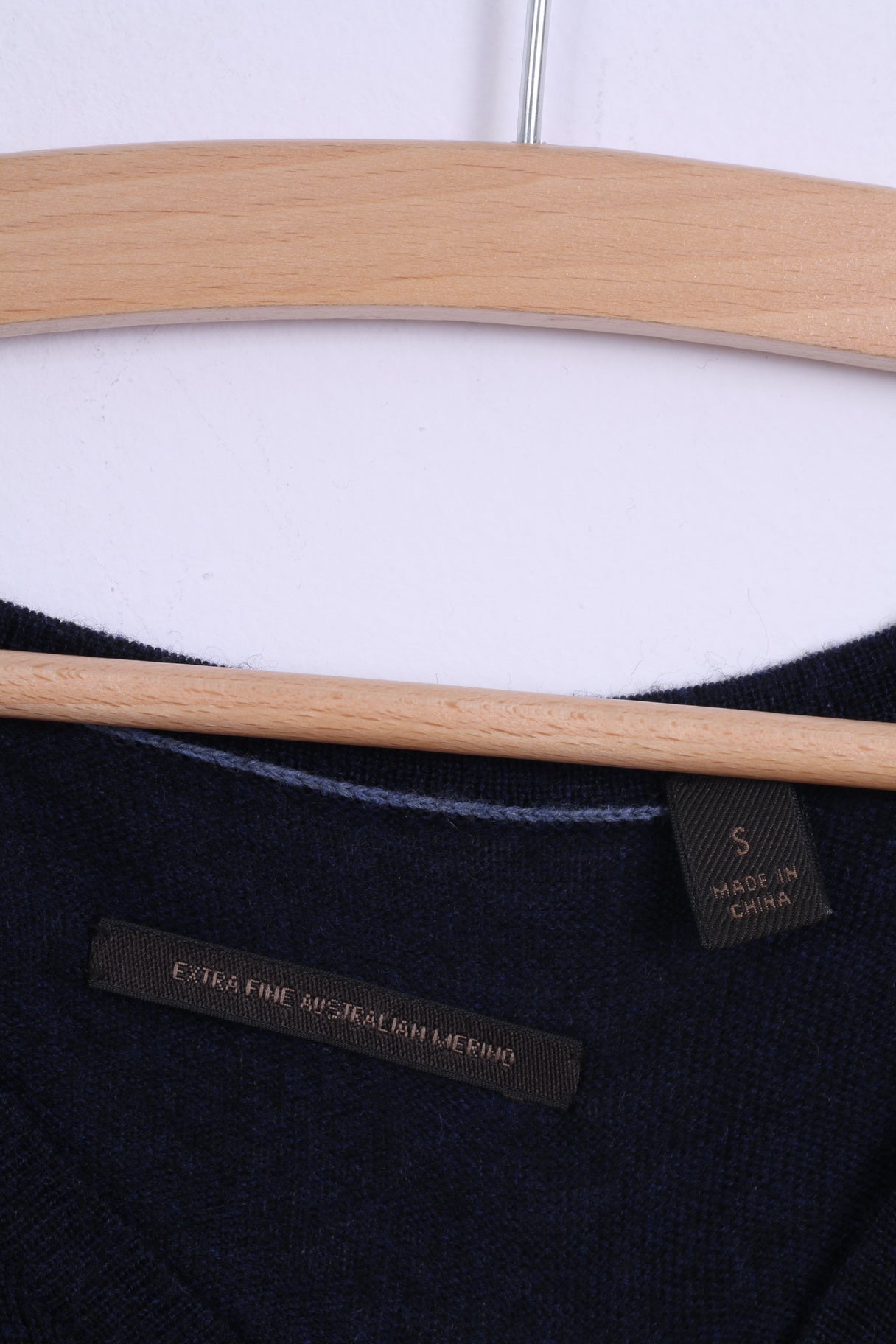 CR Clothing Australia Maglione da uomo S in lana merino blu scuro con scollo a V. Maglione leggero