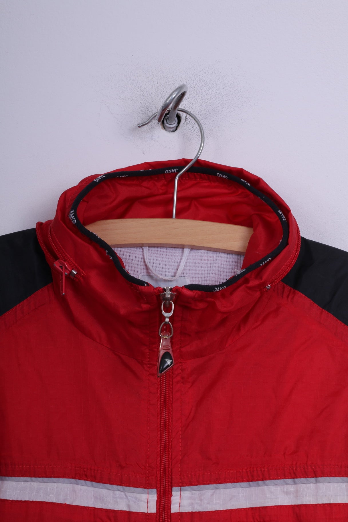 Jako Boys 152 Lightweight Nylon Red Sportswear Full Zipper Waterproof Hidden Hood