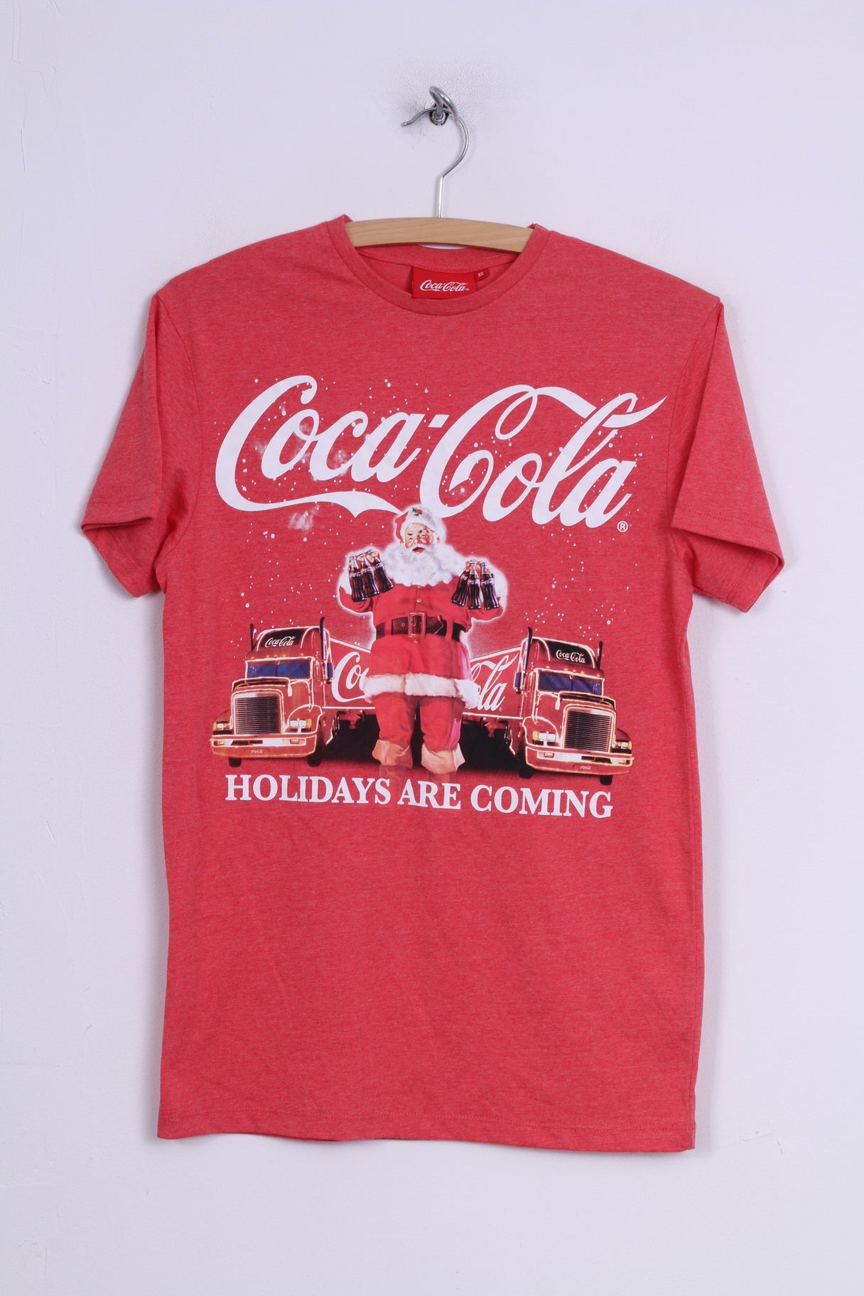 Cedar Wood State Coca -Cola Mens XS T-Shirt Graphic Holidays Are Coming Red Cotton