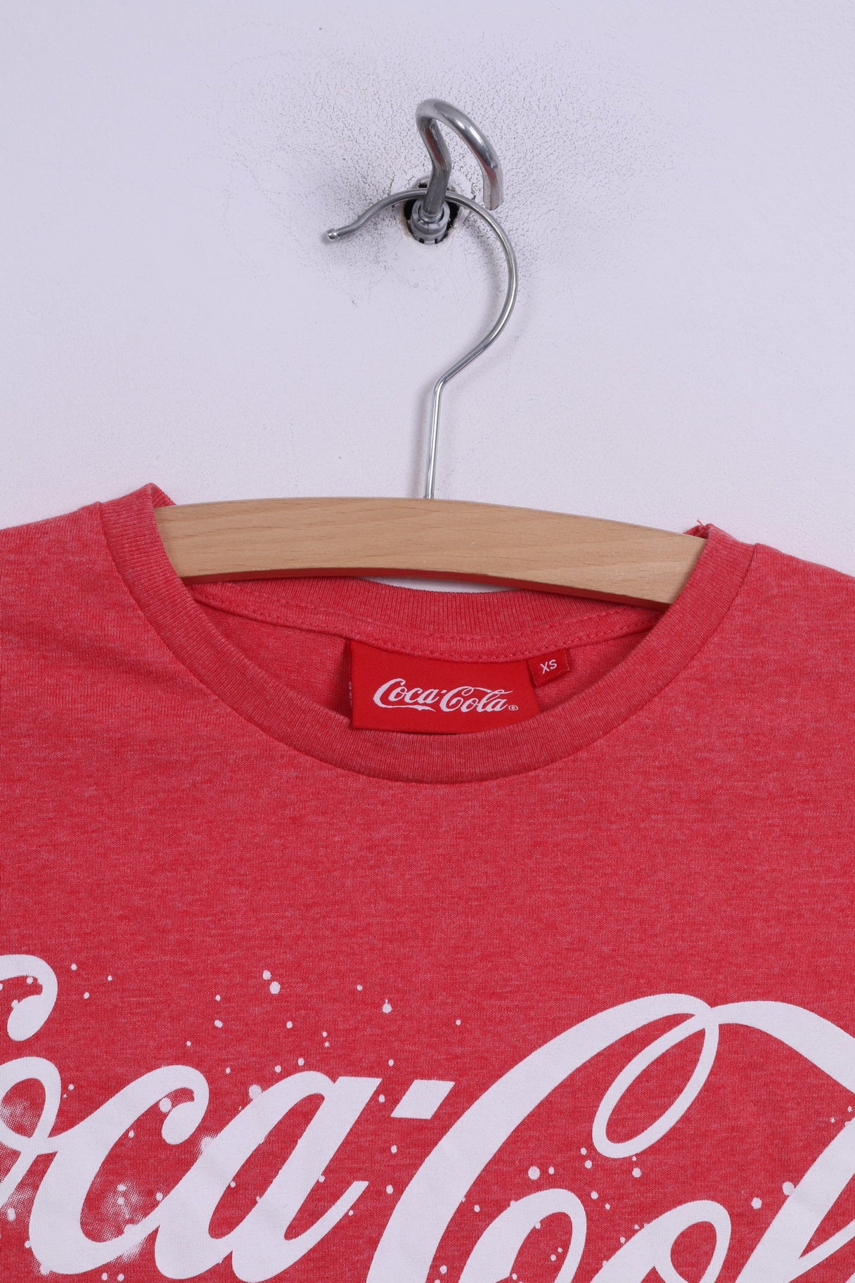 T-shirt da uomo XS di Cedar Wood State Coca-Cola con grafica Le vacanze stanno arrivando in cotone rosso 
