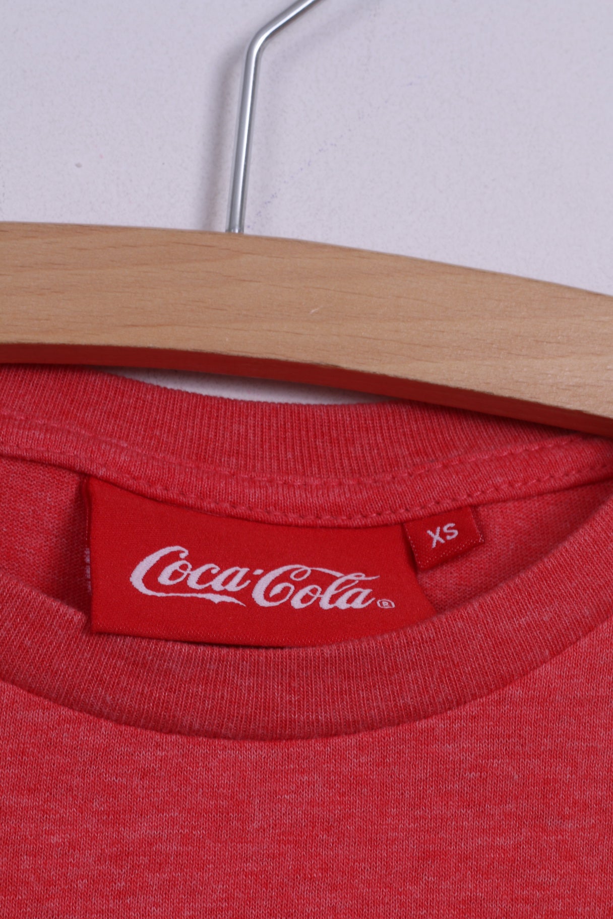 Cedar Wood State Coca -Cola Mens XS T-Shirt Graphic Holidays Are Coming Red Cotton