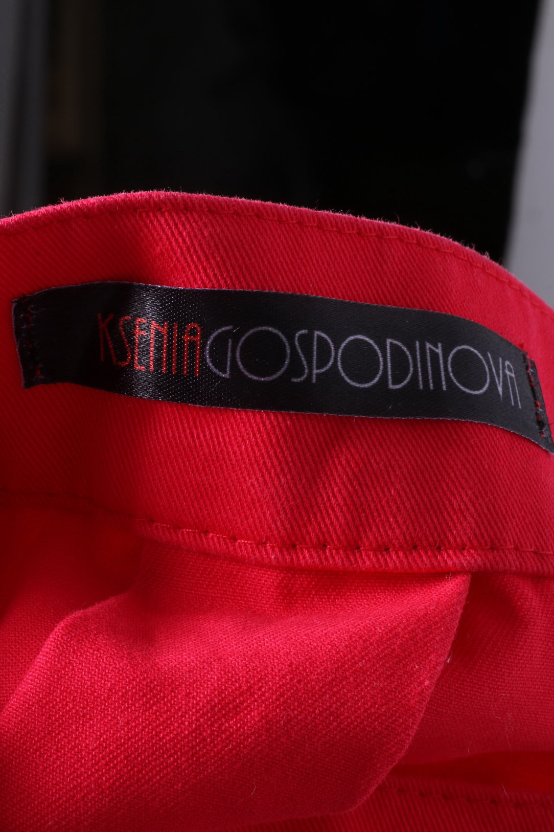 Ksenia Gospodinova Mini jupe évasée rouge unie courte élégante pour femme 