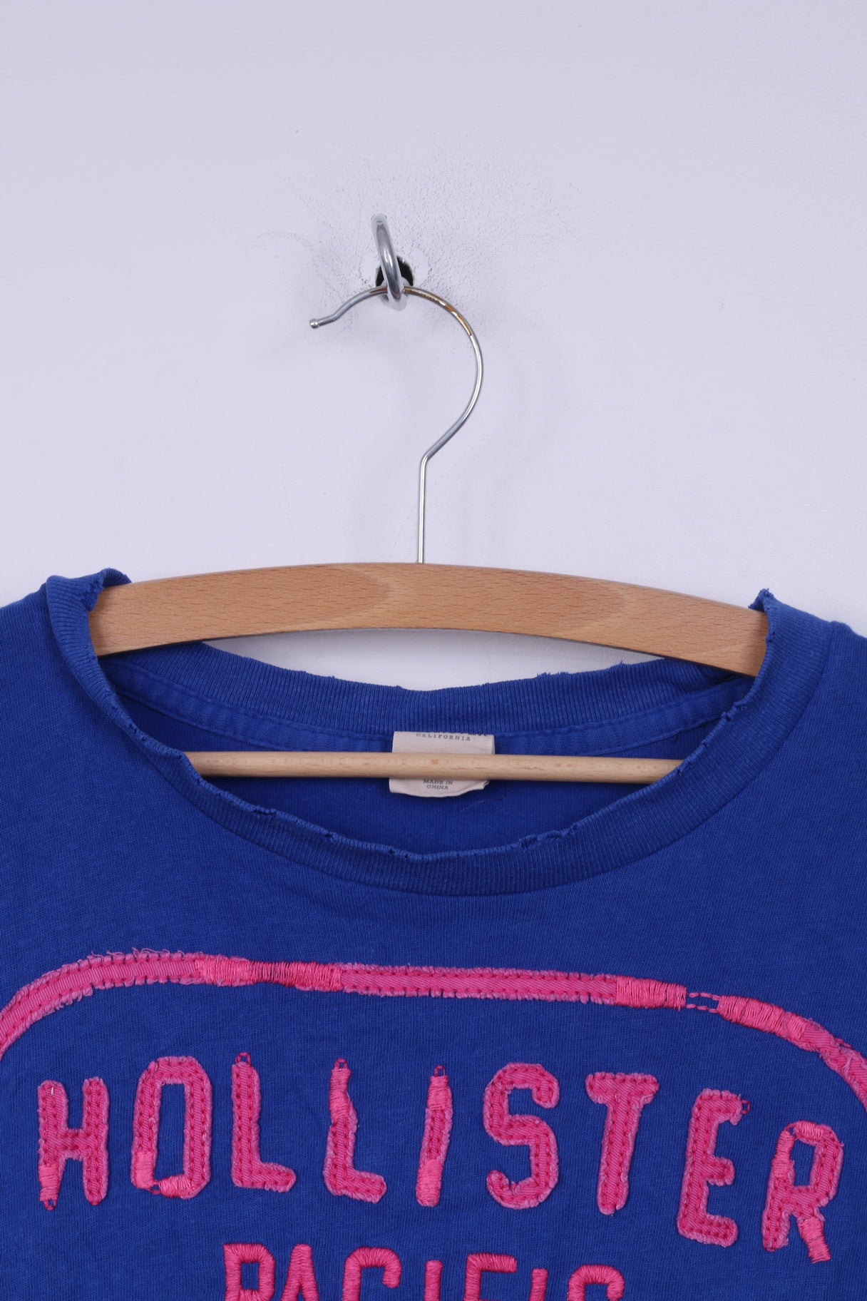 Hollister California Mens M Graphic Shirt Blue Cotton Crew Neck Pacific