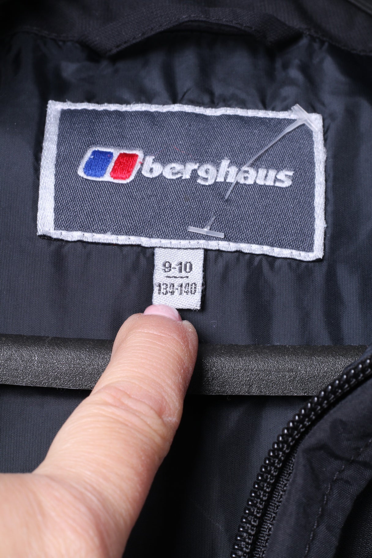 Berghaus Boys 9-10 Age 134-140 Jacket Black Padded Hooded Outdoor Top