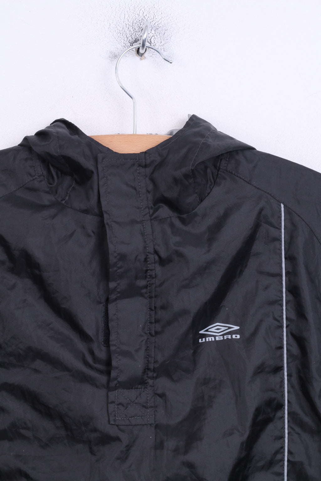 Umbro Boys XL Jacket Track Top Black Hood Zip Neck - RetrospectClothes