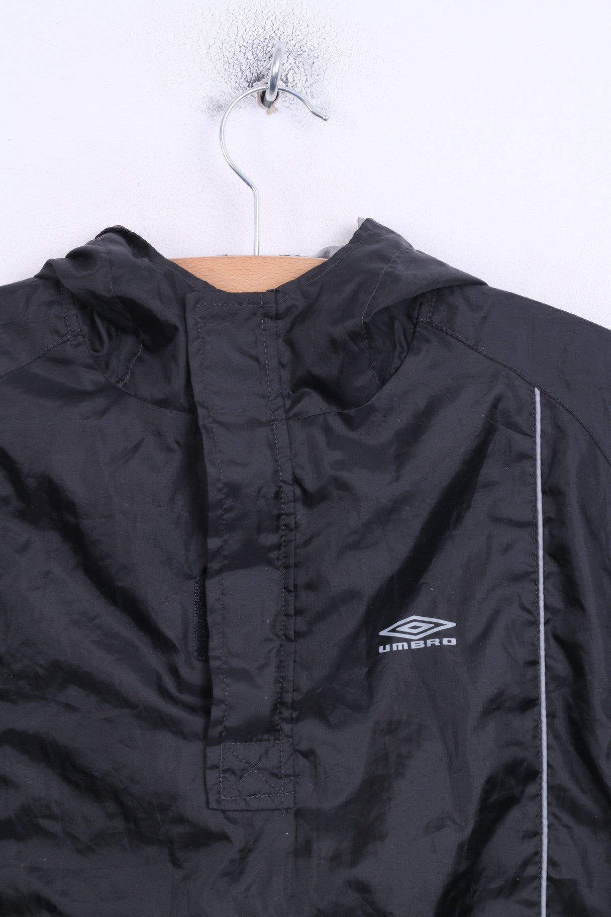 Umbro Boys XL Jacket Track Top Black Hood Zip Neck - RetrospectClothes