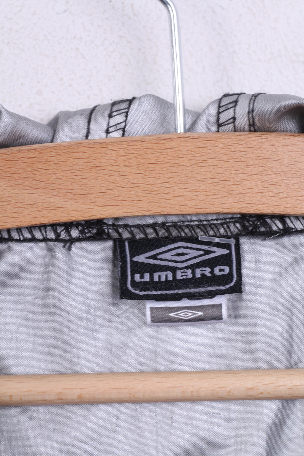 Umbro Boys XL Jacket Track Top Black Hood Zip Neck - RetrospectClothes