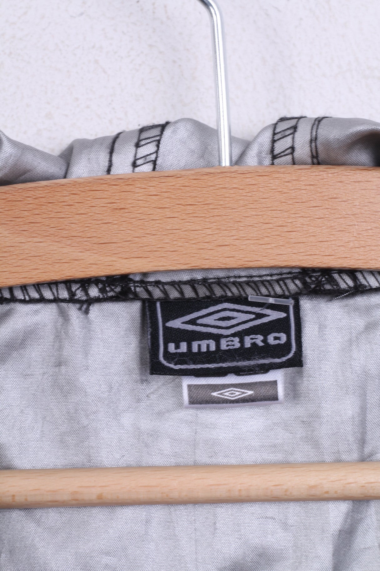 Umbro Boys XL Jacket Track Top Black Hood Zip Neck - RetrospectClothes