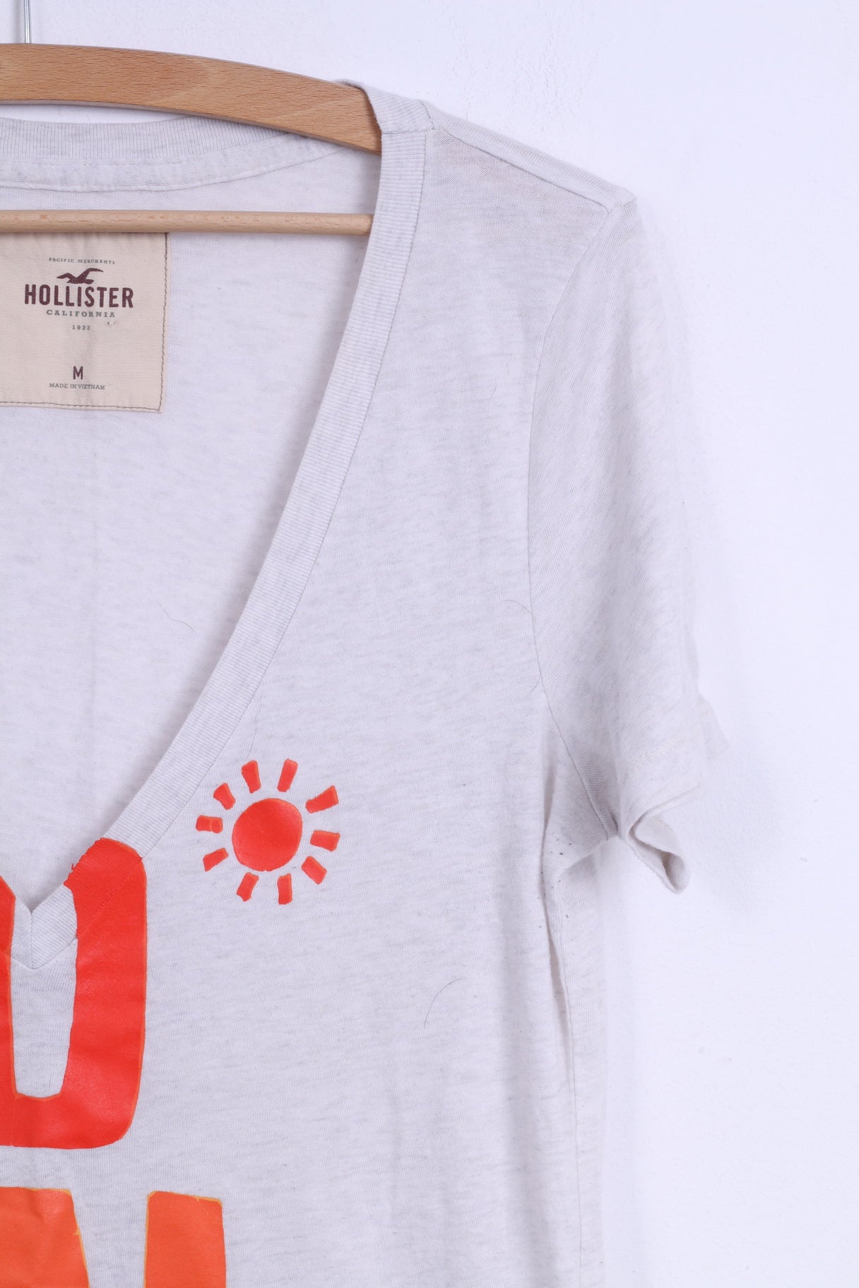 Hollister Womens M Shirt Beige Cotton V Neck Graphic Summer Sun Top