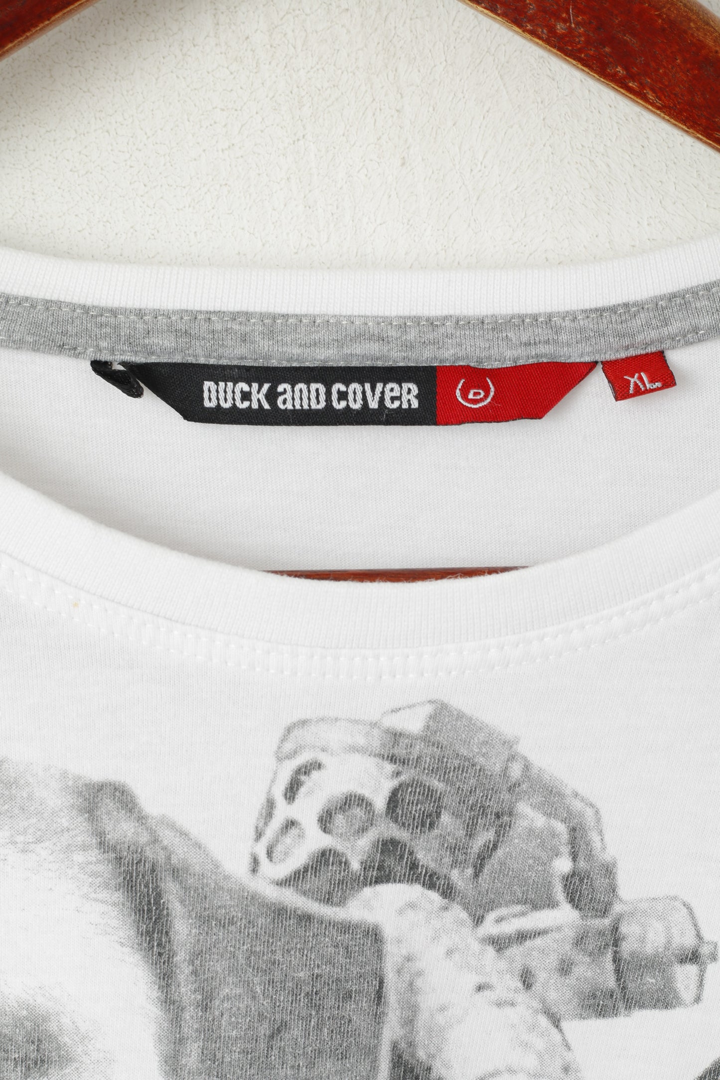 T-shirt Duck and Cover da uomo XL (L) Top con grafica Carlino girocollo in cotone bianco