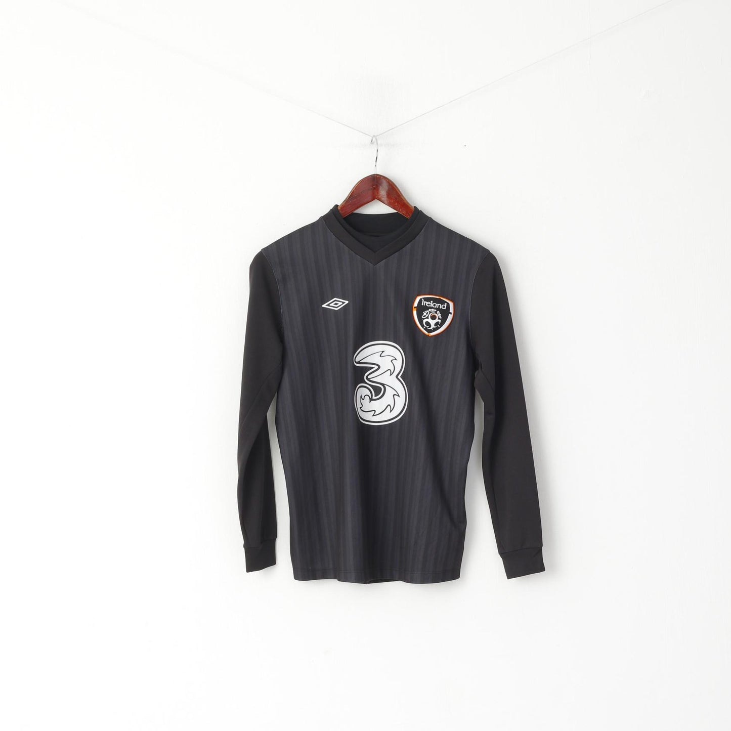 Tailored by Umbro Youth 158 XLB Shirt Black Long Sleeve  Ireland Football Club Jersey