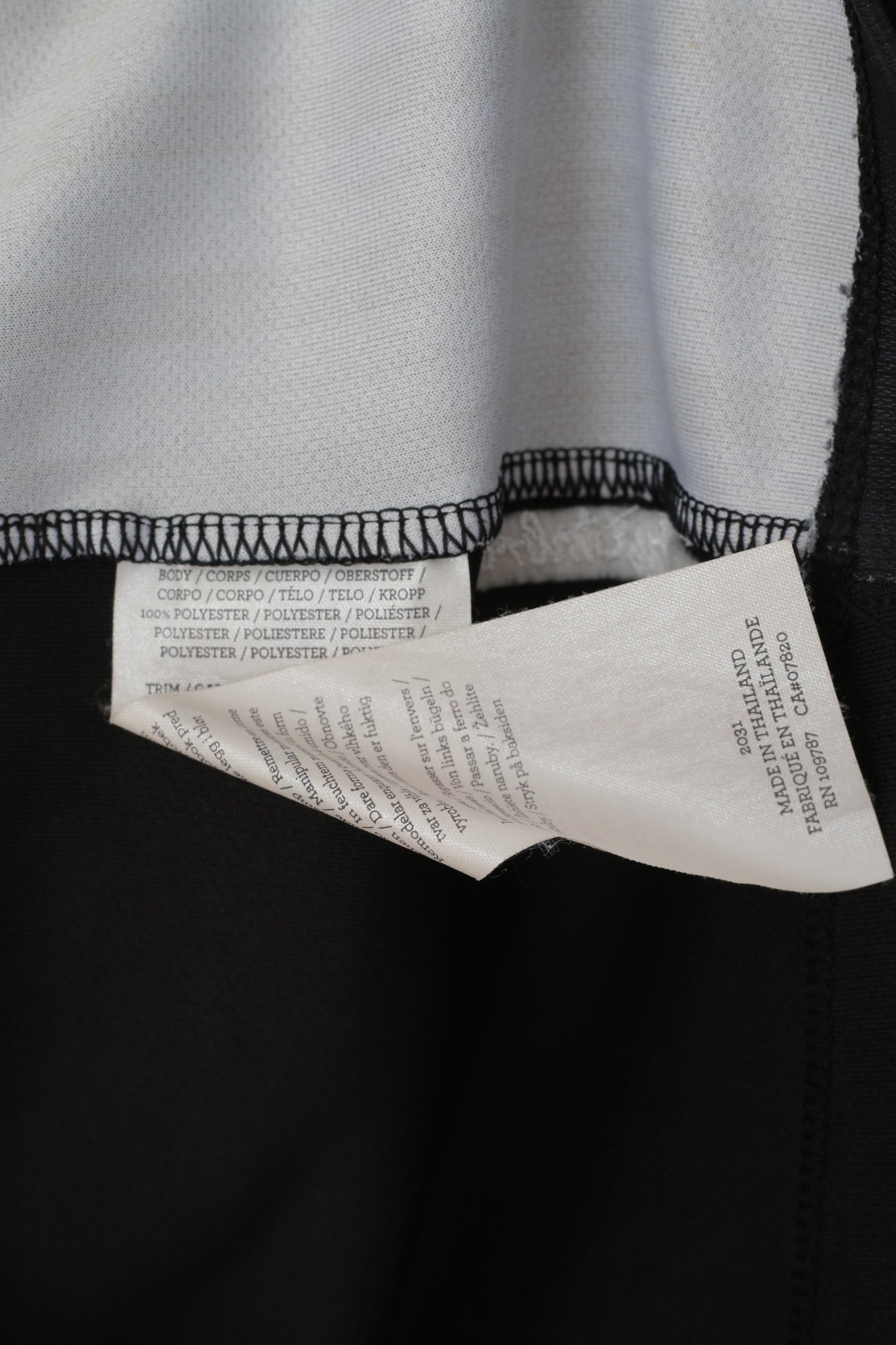 Sur mesure par Umbro Youth 158 XLB Shirt Noir Manches Longues Irlande Football Club Jersey